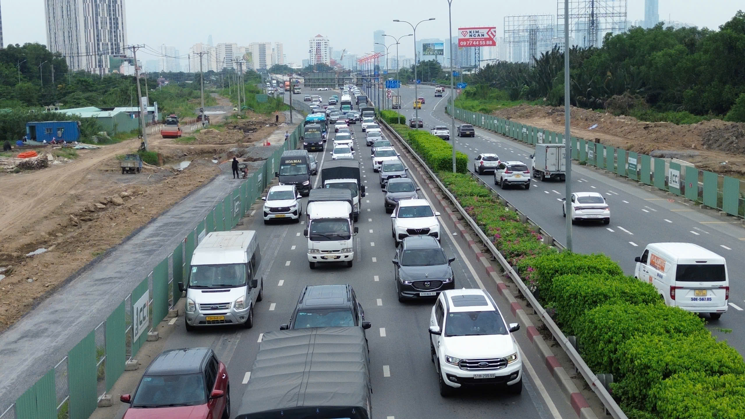 Cửa ngõ TP . HCM ùn ứ trong ngày lễ Quốc khánh 2 / 9 vì kẹt xe kéo dài - Ảnh 1.