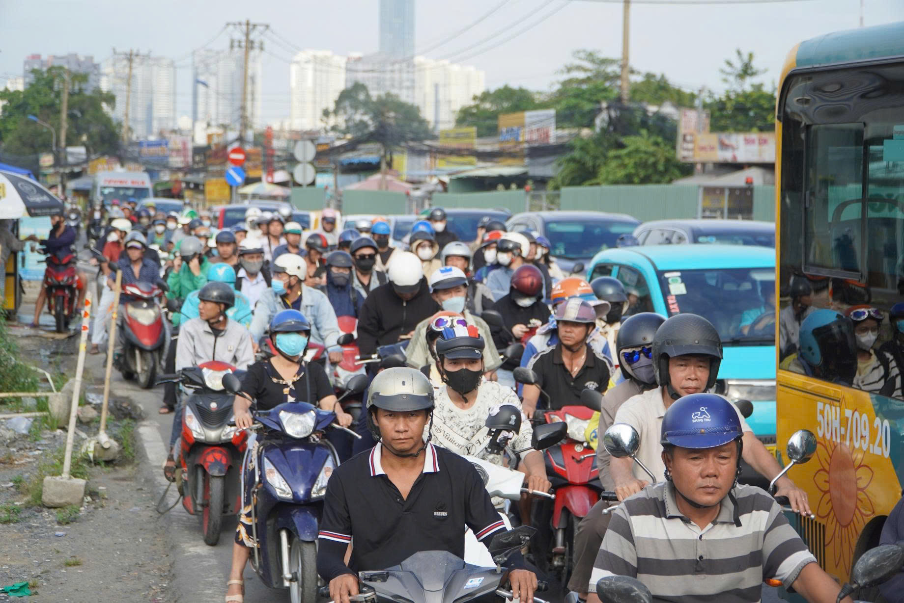 TP.HCM l&ecirc;n lộ tr&igrave;nh x&oacute;a 15 điểm &ugrave;n tắc trong hai năm- Ảnh 2.