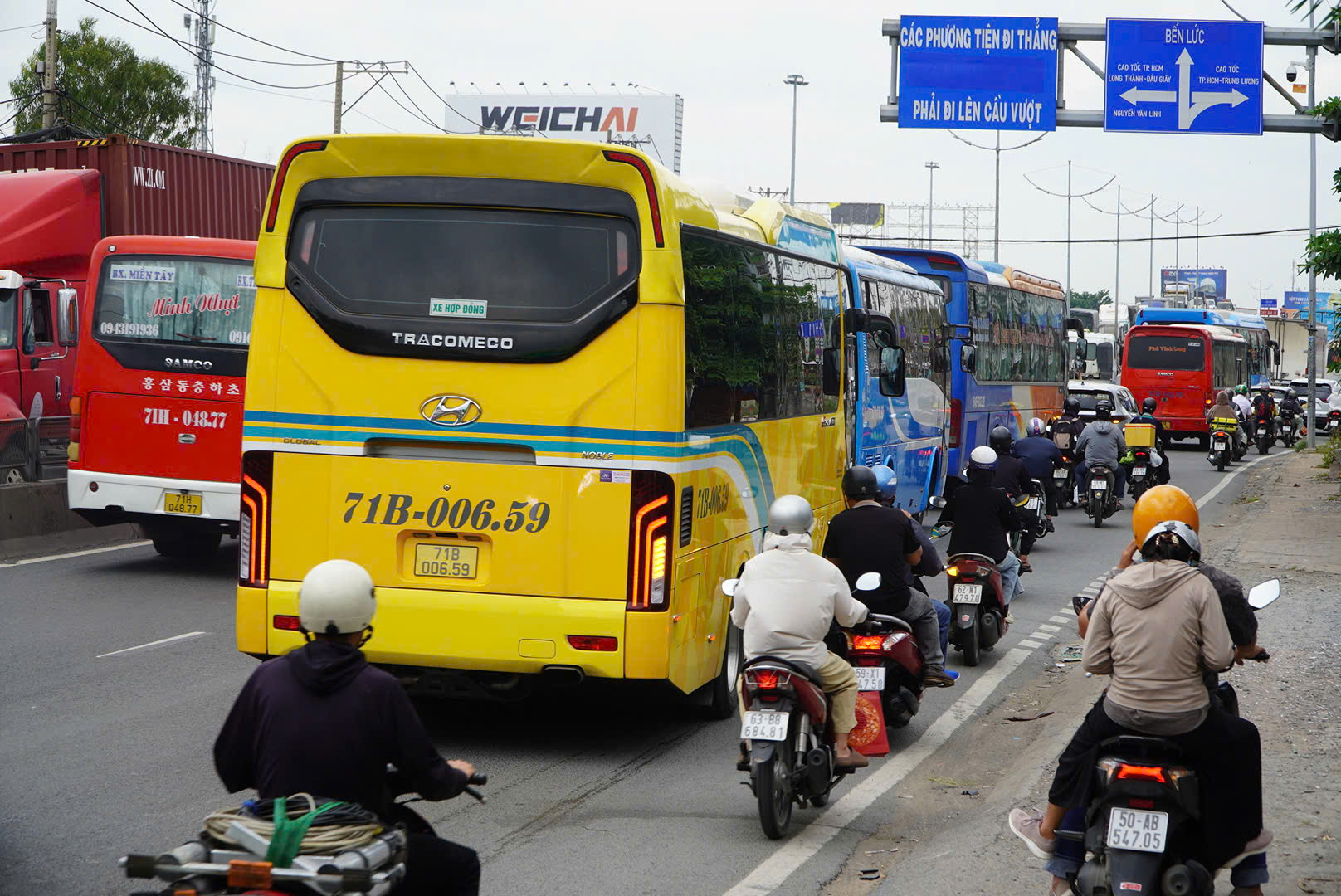 Cửa ngõ TP . HCM ùn ứ trong ngày lễ Quốc khánh 2 / 9 vì kẹt xe kéo dài - Ảnh 7.