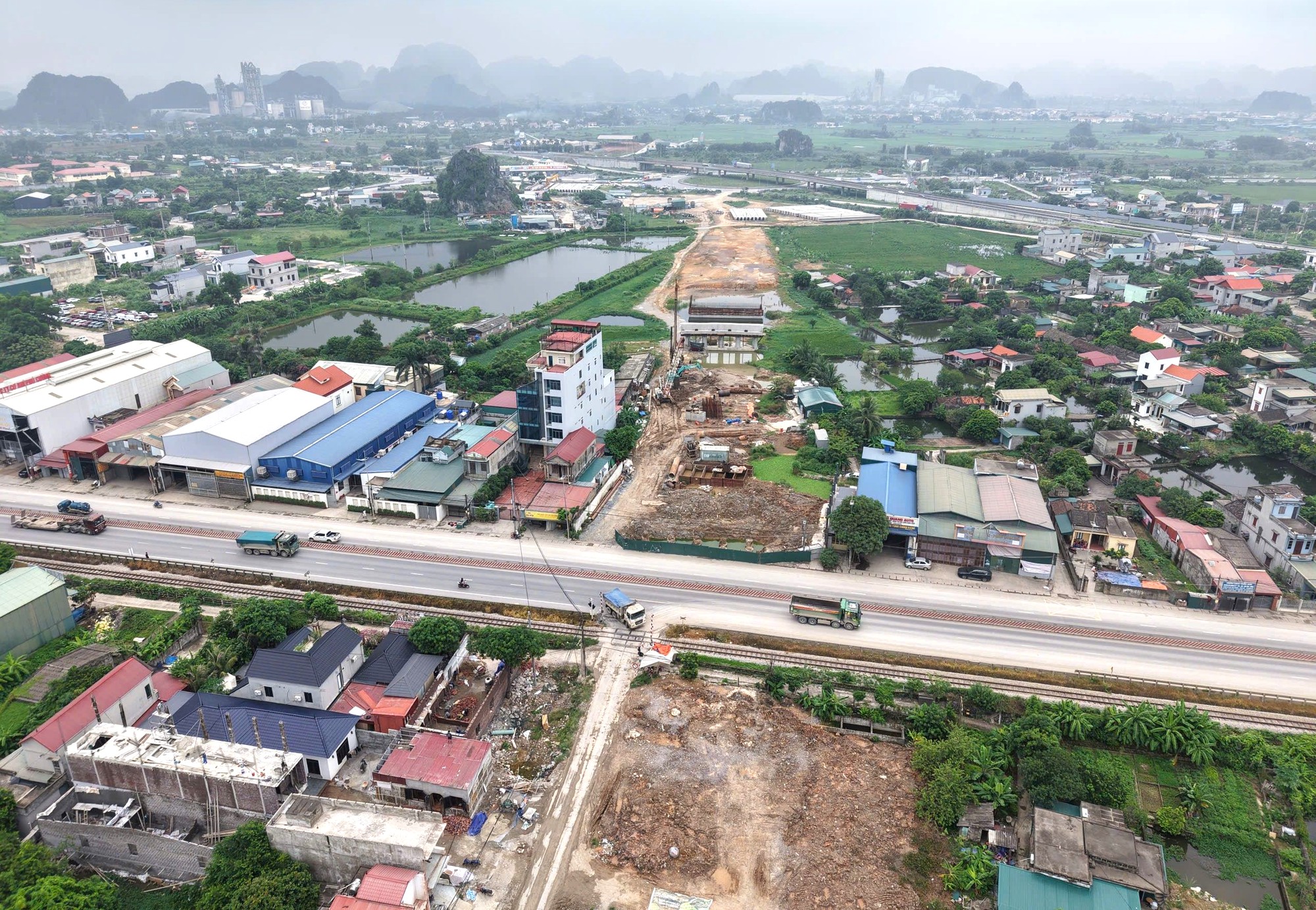 Cao tốc Ninh B&igrave;nh - Hải Ph&ograve;ng hơn 9.100 tỷ đồng thi c&ocirc;ng xuy&ecirc;n lễ, tăng tốc về đ&iacute;ch - Ảnh 1.
