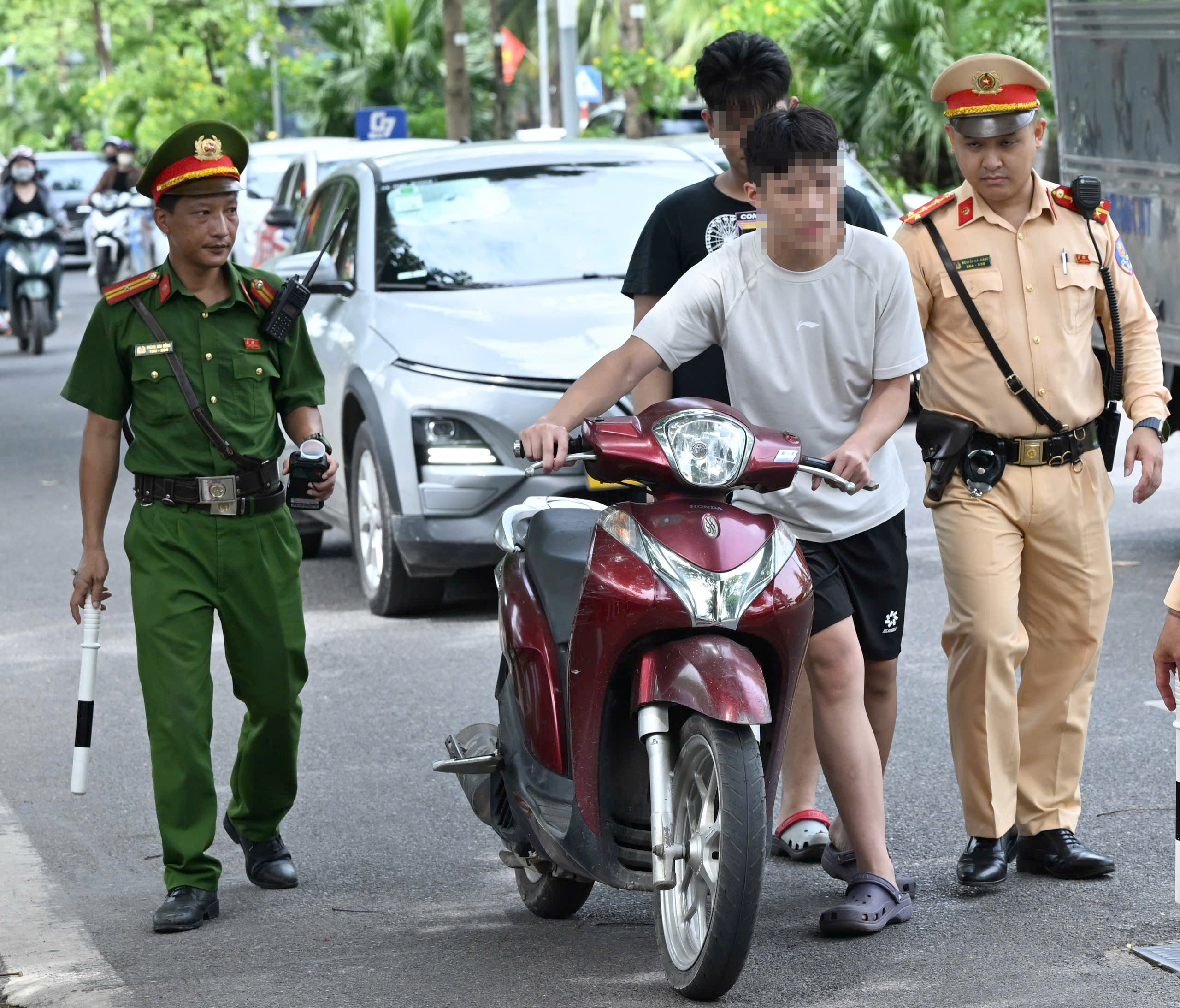 Hà Nội: Nhiều thanh, thiếu niên bị tạm giữ xe sau bữa ăn nhậu ngày nghỉ lễ 2/9 - Ảnh 5.