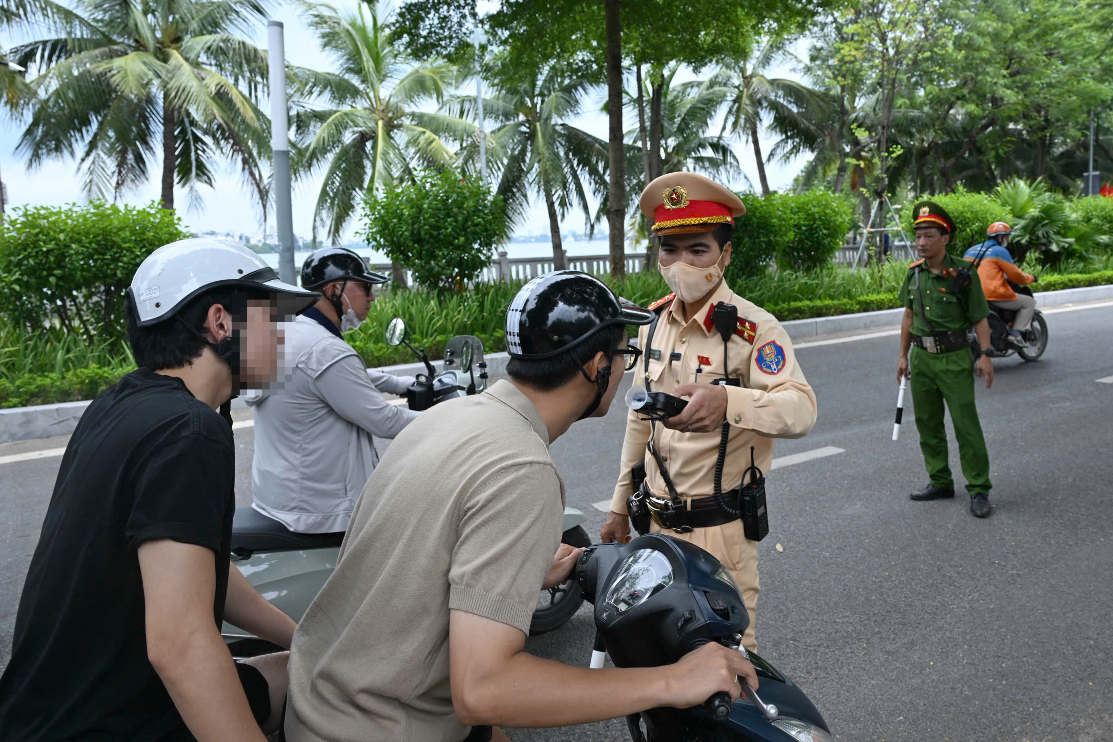 Hà Nội: Nhiều thanh, thiếu niên bị tạm giữ xe sau bữa ăn nhậu ngày nghỉ lễ 2/9 - Ảnh 2.