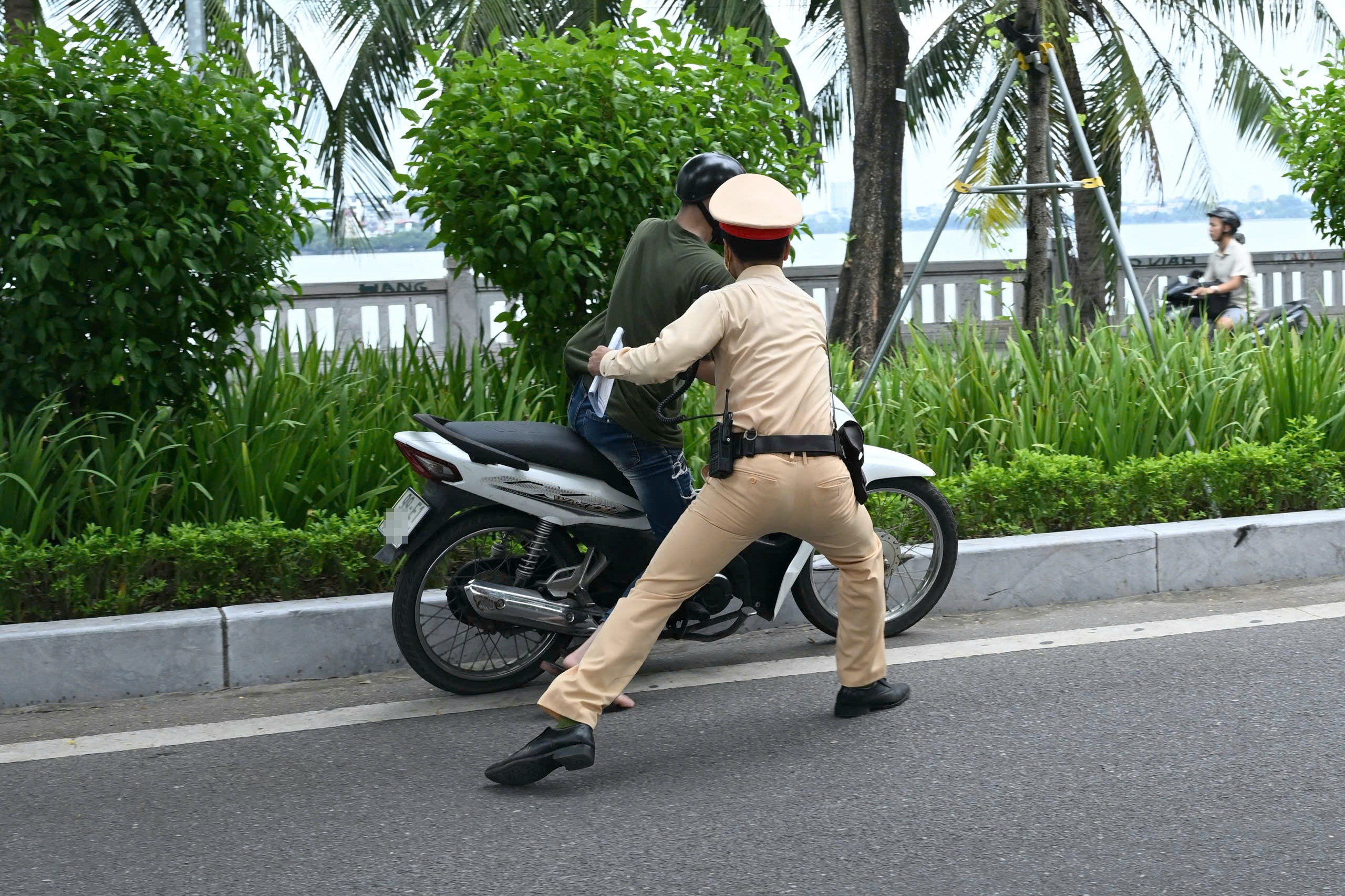 Hà Nội: Nhiều thanh, thiếu niên bị tạm giữ xe sau bữa ăn nhậu ngày nghỉ lễ 2/9 - Ảnh 6.