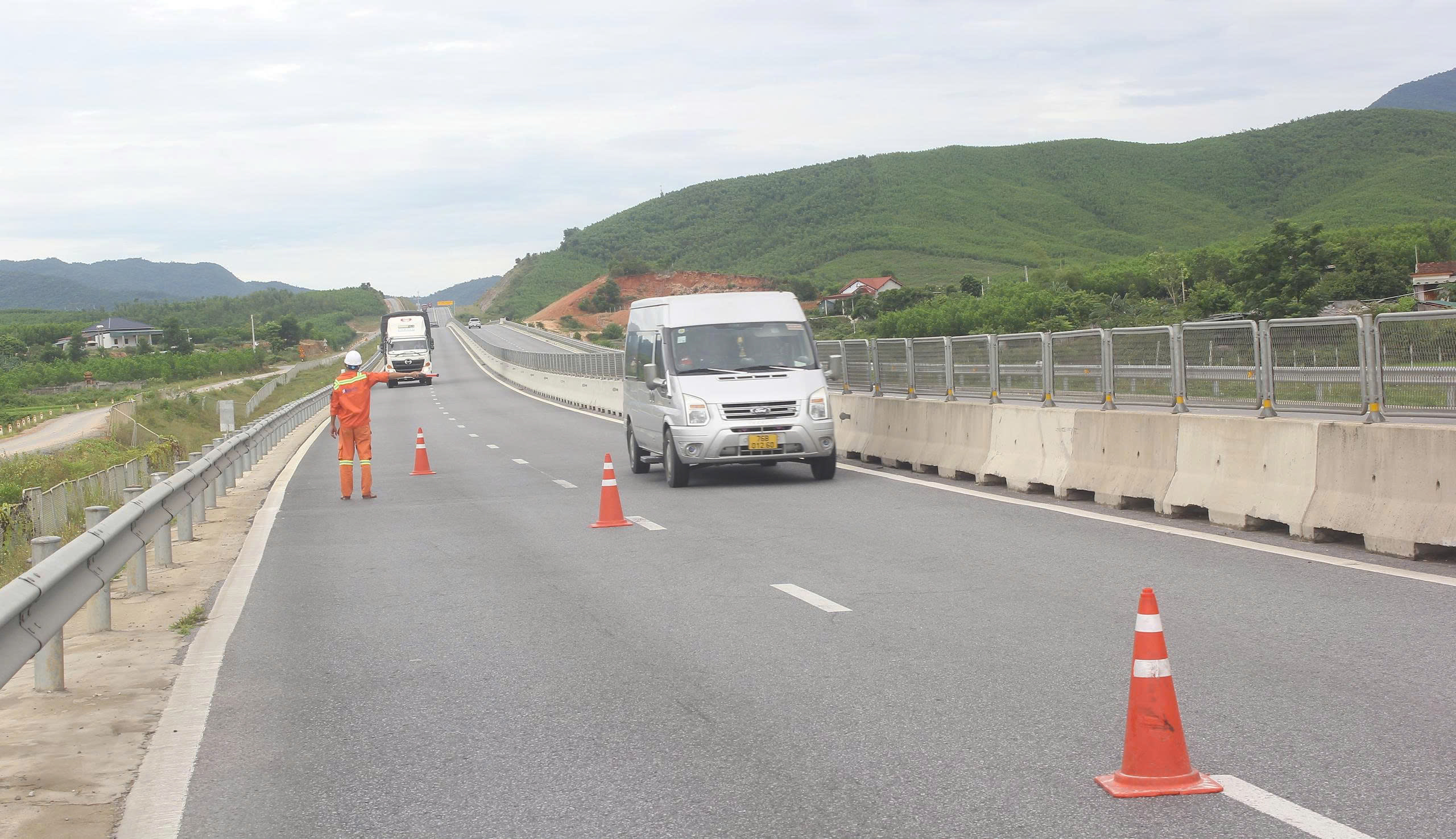 KỲ 1: Khi cao tốc kh&ocirc;ng ngủ - Ảnh 7.