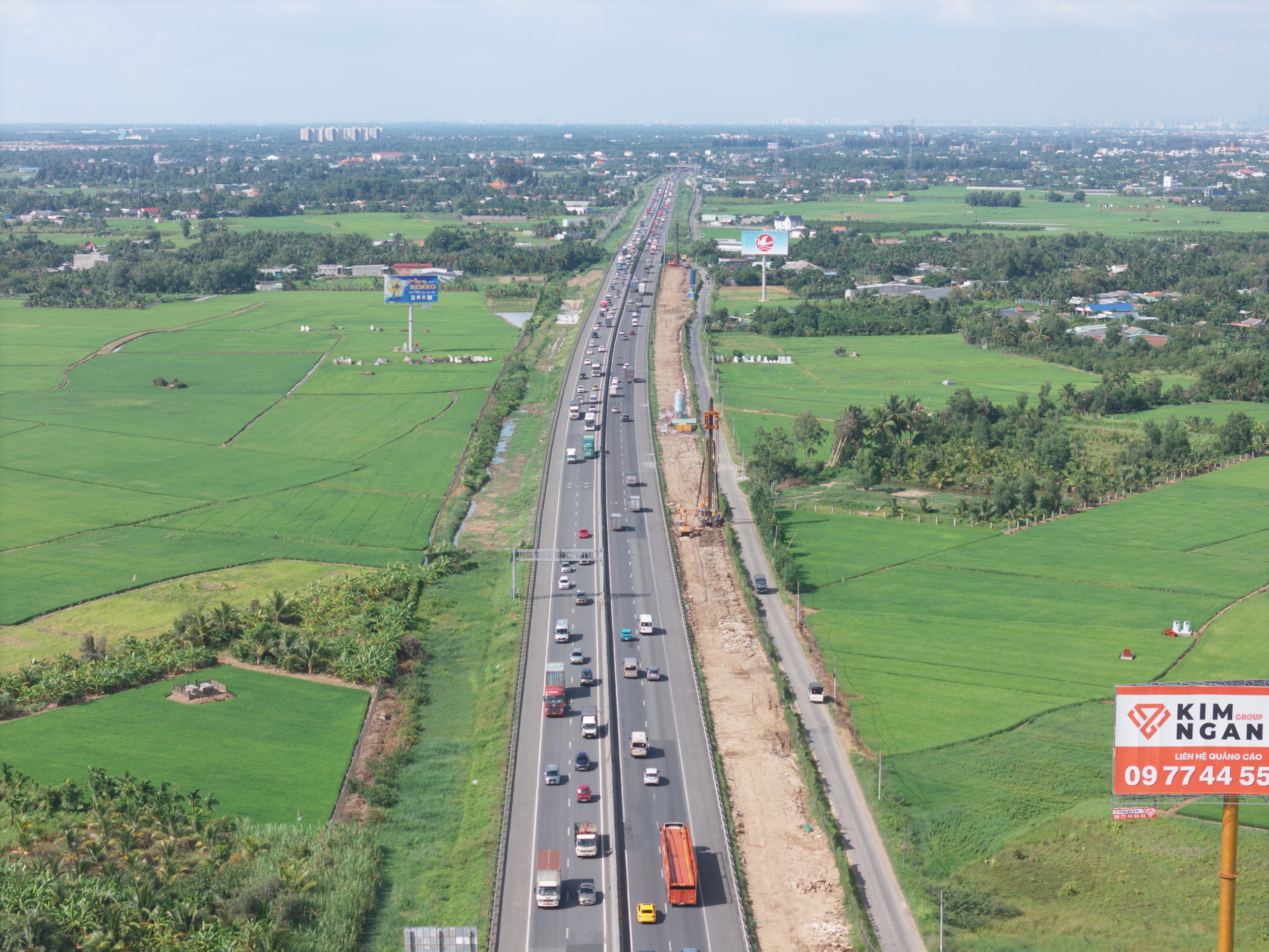 To&agrave;n cảnh c&ocirc;ng trường mở rộng cao tốc TP.HCM - Trung Lương - Mỹ Thuận - Ảnh 1.