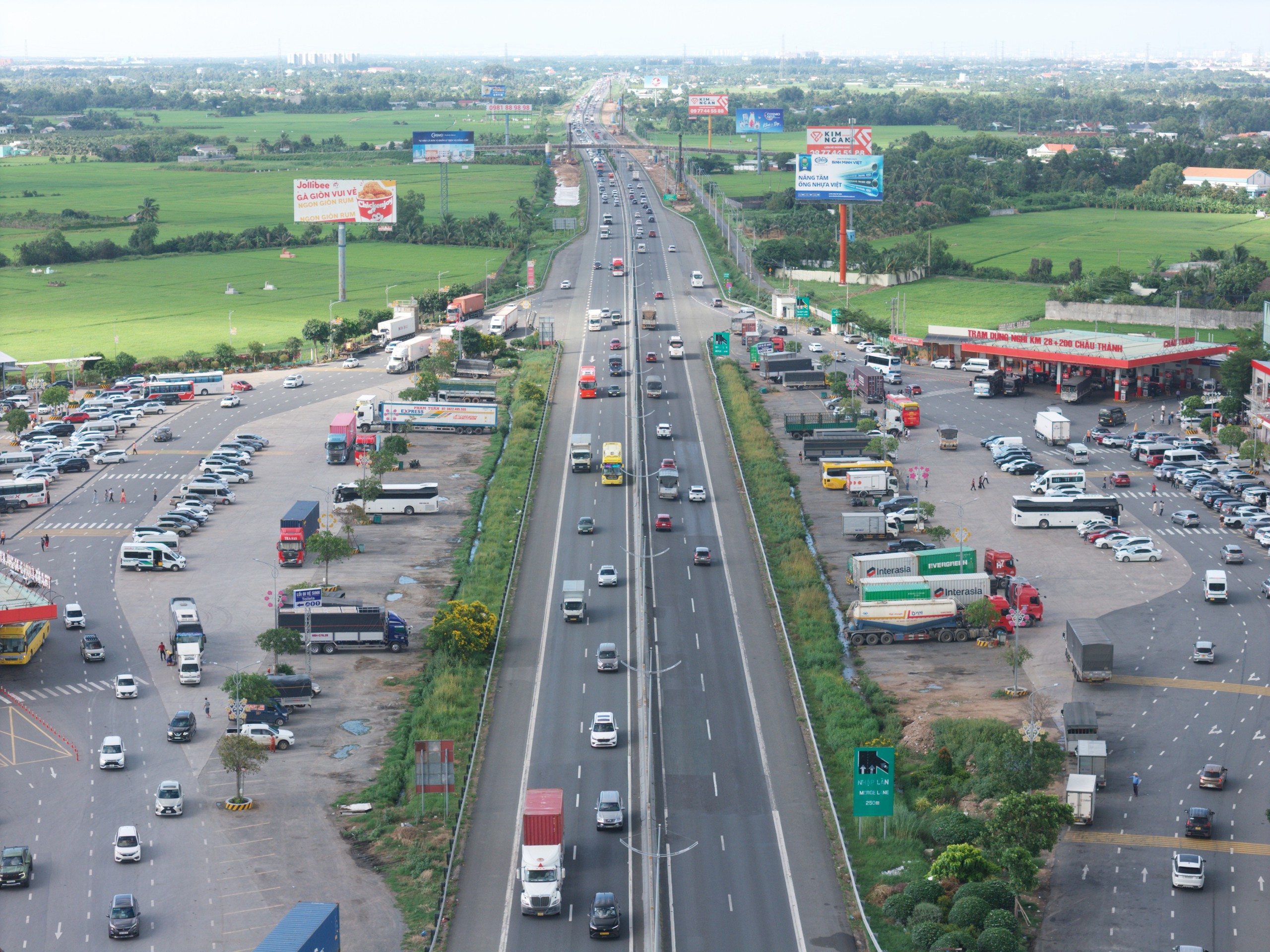 To&agrave;n cảnh c&ocirc;ng trường mở rộng cao tốc TP.HCM - Trung Lương - Mỹ Thuận - Ảnh 3.