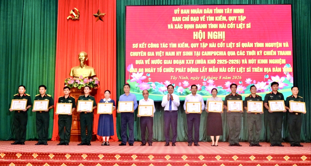 T&acirc;y Ninh tiếp tục h&agrave;nh tr&igrave;nh đưa c&aacute;c anh h&ugrave;ng liệt sĩ từ Campuchia trở về Tổ quốc - Ảnh 1.