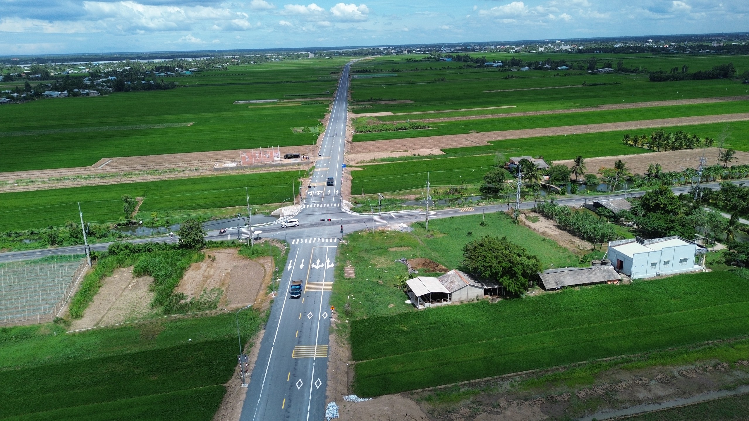 Đồng Tháp sắp trở thành trung tâm trung chuyển tiểu vùng sông Mê Kông - Ảnh 2.