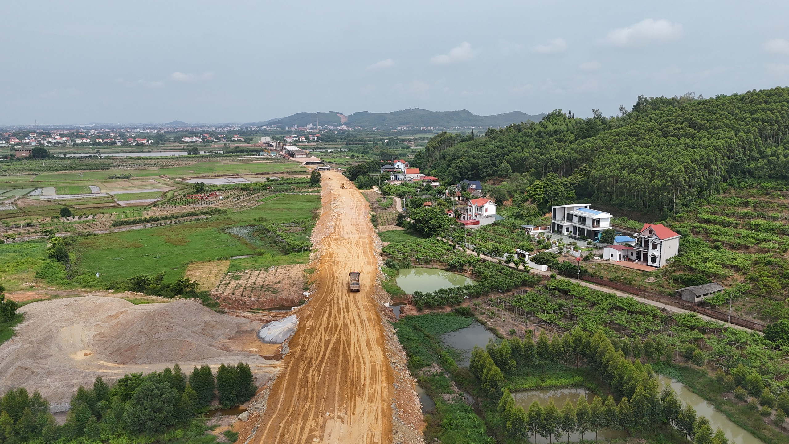 Bắc Ninh: Gỡ vướng mắc, đưa dự án xây dựng đường tỉnh 293 kéo dài về đích - Ảnh 4.