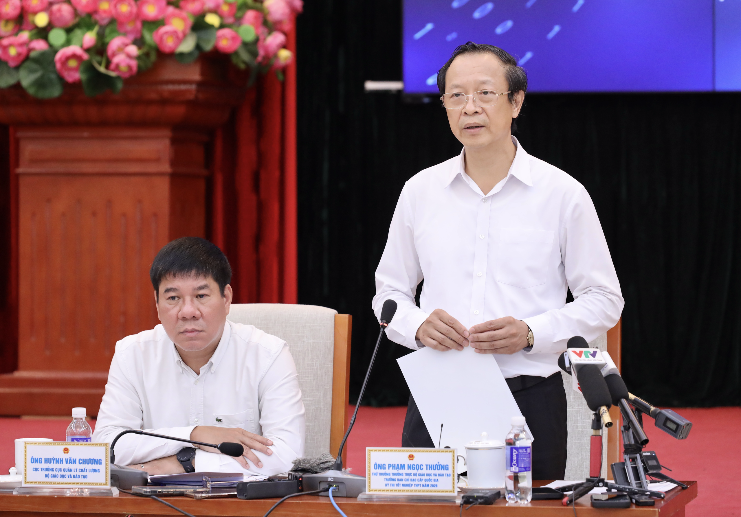 Bộ Gi&aacute;o dục v&agrave; Đ&agrave;o tạo: Đề thi lại ở Tuy&ecirc;n Quang kh&ocirc;ng dễ hơn hay kh&oacute; hơn - Ảnh 1.