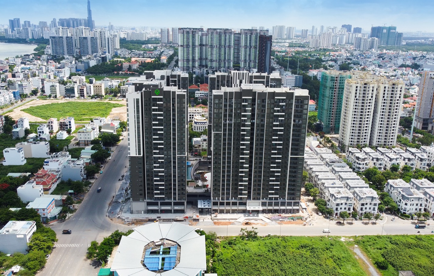 Tháo gỡ khó khăn trong bất động sản 2026 thúc đẩy nguồn cung và tăng trưởng bền vững - Ảnh 2.