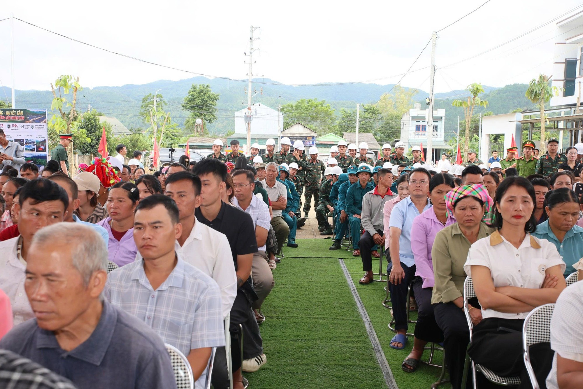 Lai Châu bàn giao 24 căn nhà tái định cư cho hộ dân mất nhà sau lũ quét Mường Than - Ảnh 5.