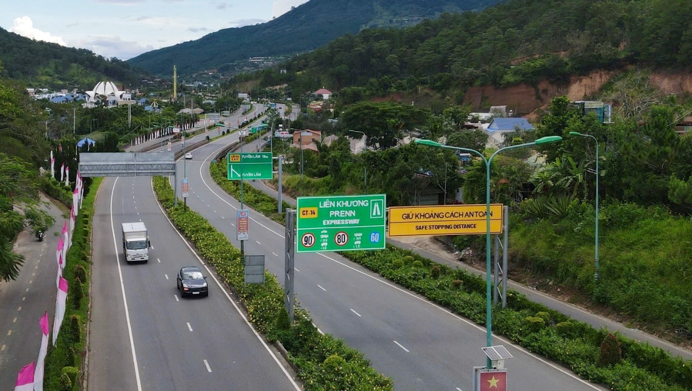 Hạ tầng &ldquo;n&acirc;ng c&aacute;nh&rdquo; du lịch (Kỳ 2): Giao th&ocirc;ng nối những mắt x&iacute;ch logistics du lịch - Ảnh 3.