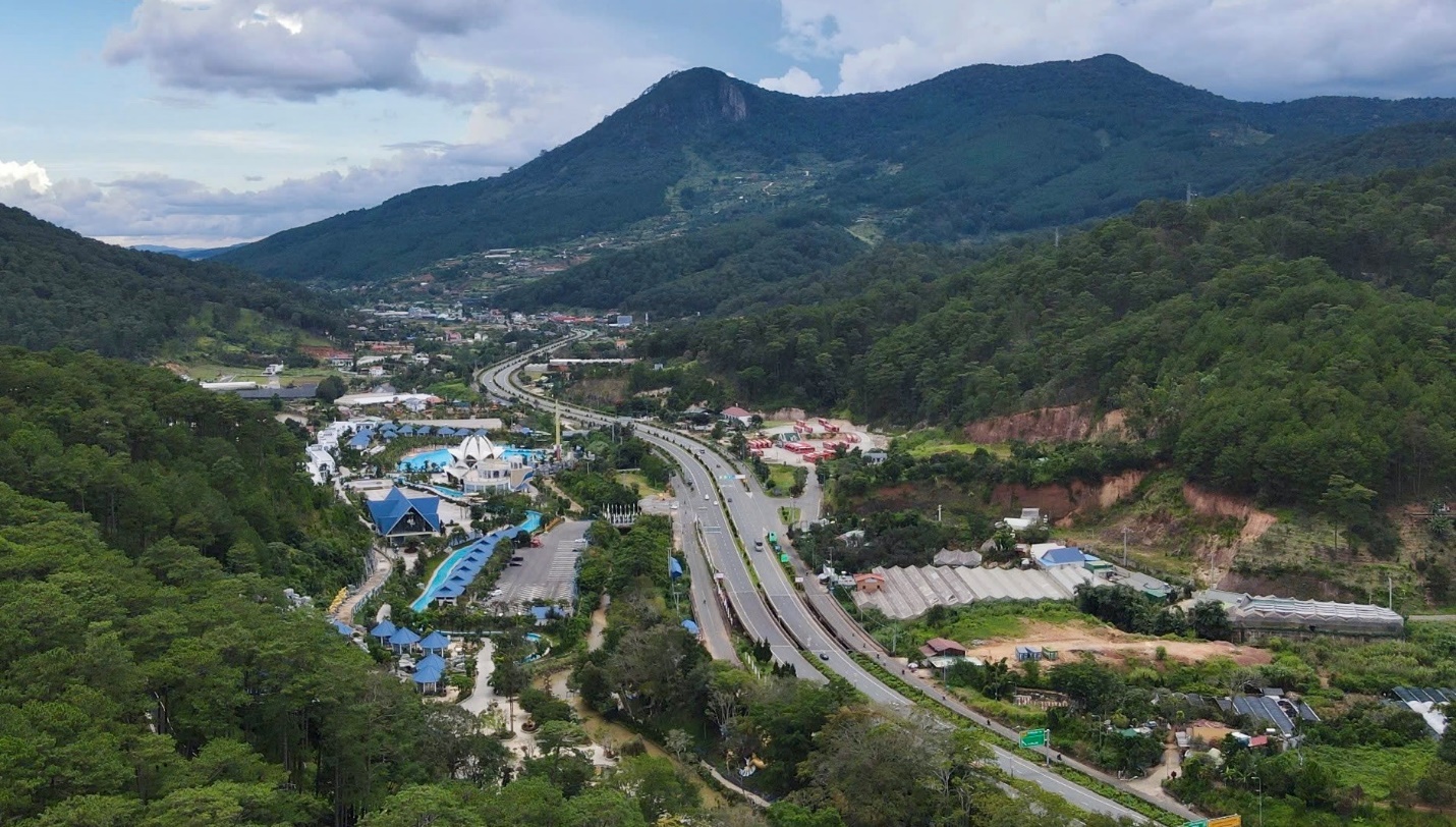 Hạ tầng &ldquo;n&acirc;ng c&aacute;nh du lịch&rdquo; (Kỳ3): Khơi th&ocirc;ng nguồn lực du lịch li&ecirc;n v&ugrave;ng - Ảnh 3.