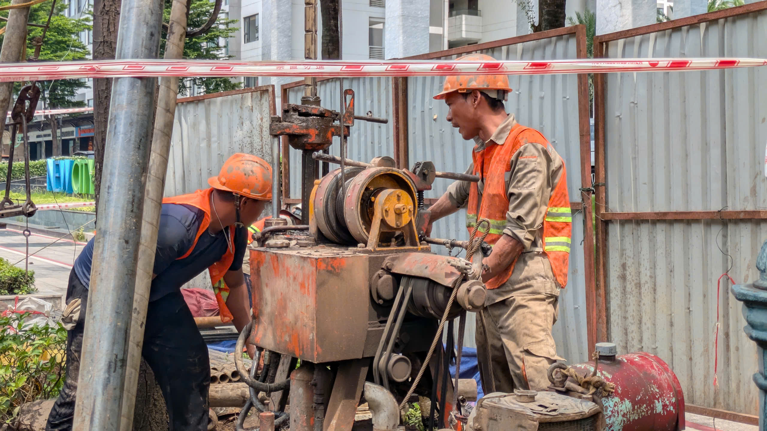 Cận cảnh tuyến Metro Bến Thành - Thủ Thiêm chuẩn bị vượt sông Sài Gòn ở độ sâu 41m - Ảnh 3.
