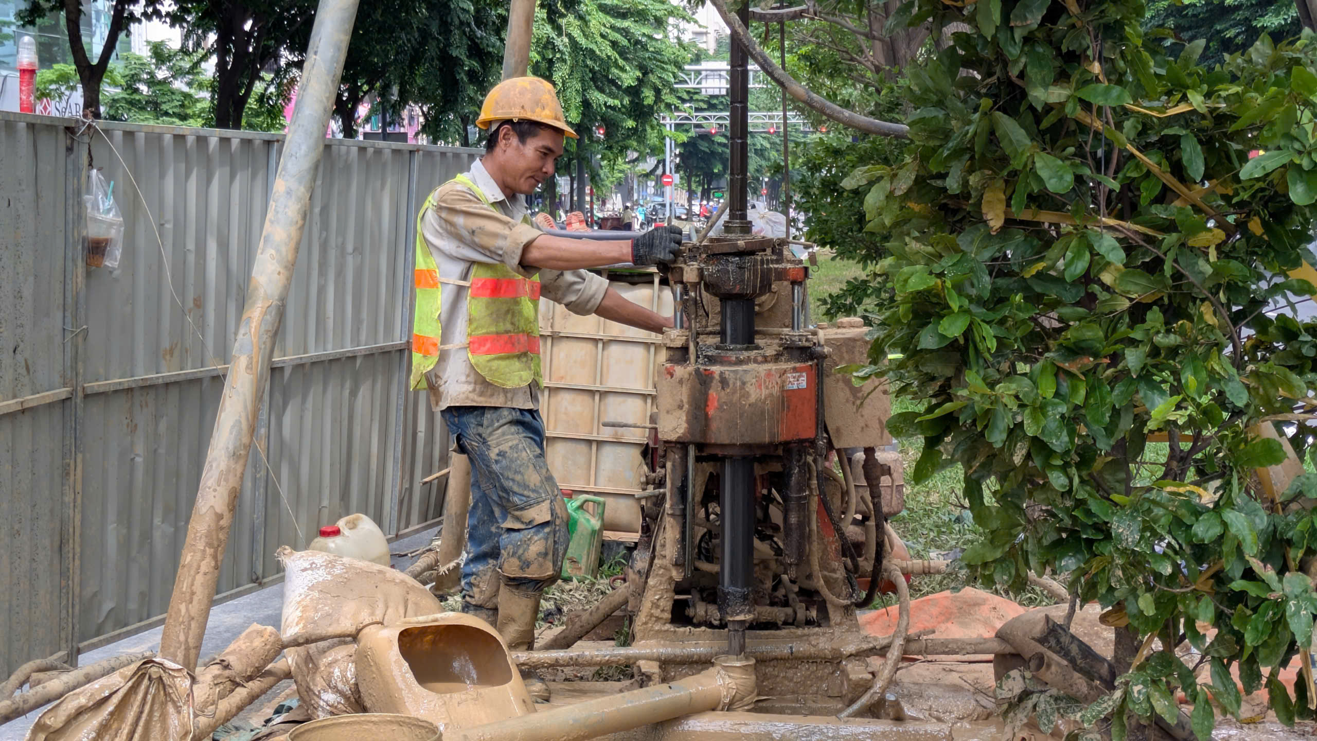 Cận cảnh tuyến Metro Bến Thành - Thủ Thiêm chuẩn bị vượt sông Sài Gòn ở độ sâu 41m - Ảnh 9.