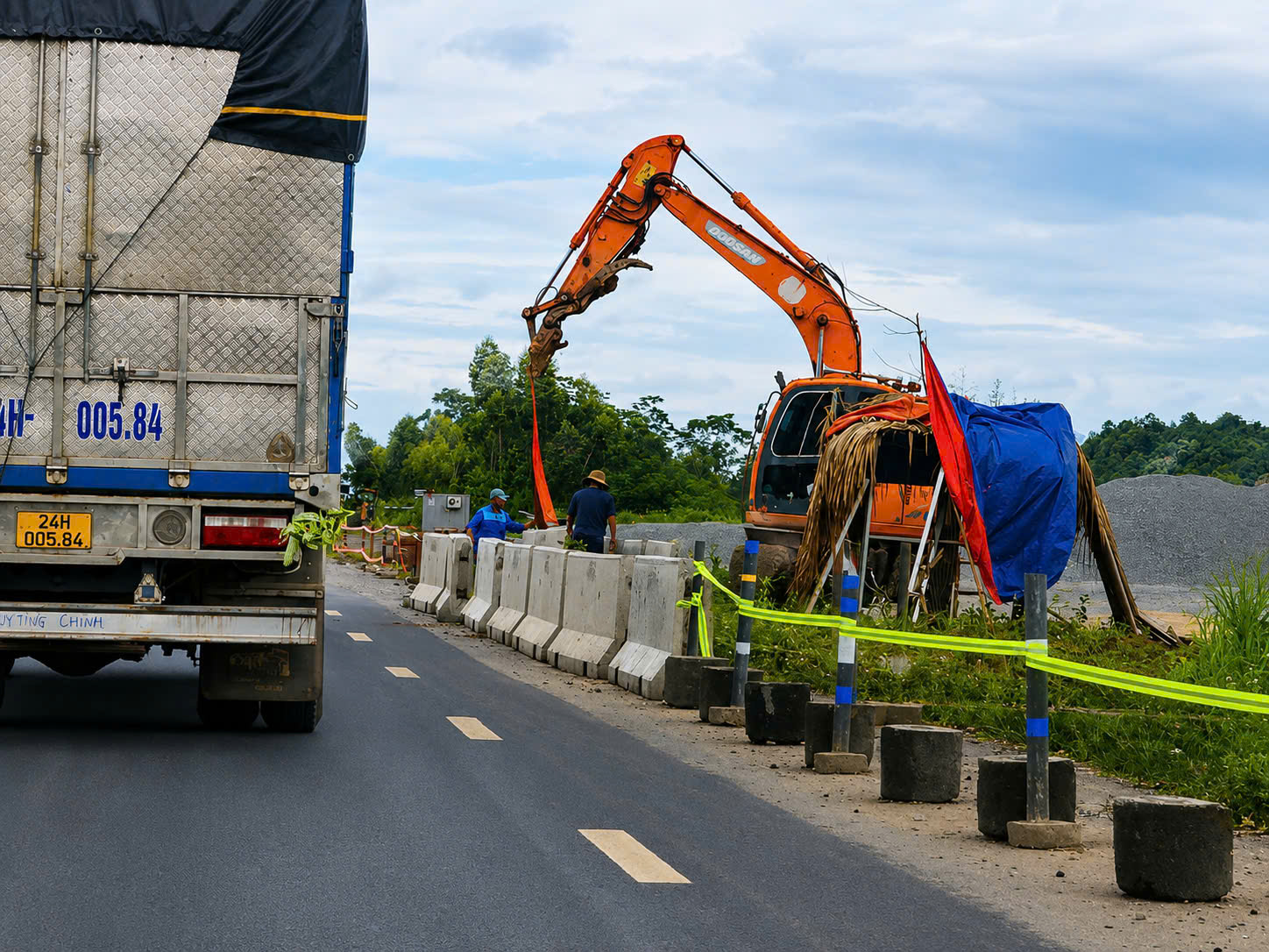 To&agrave;n cảnh đại c&ocirc;ng trường mở rộng cao tốc Nội B&agrave;i - L&agrave;o Cai ra sao? - Ảnh 22.