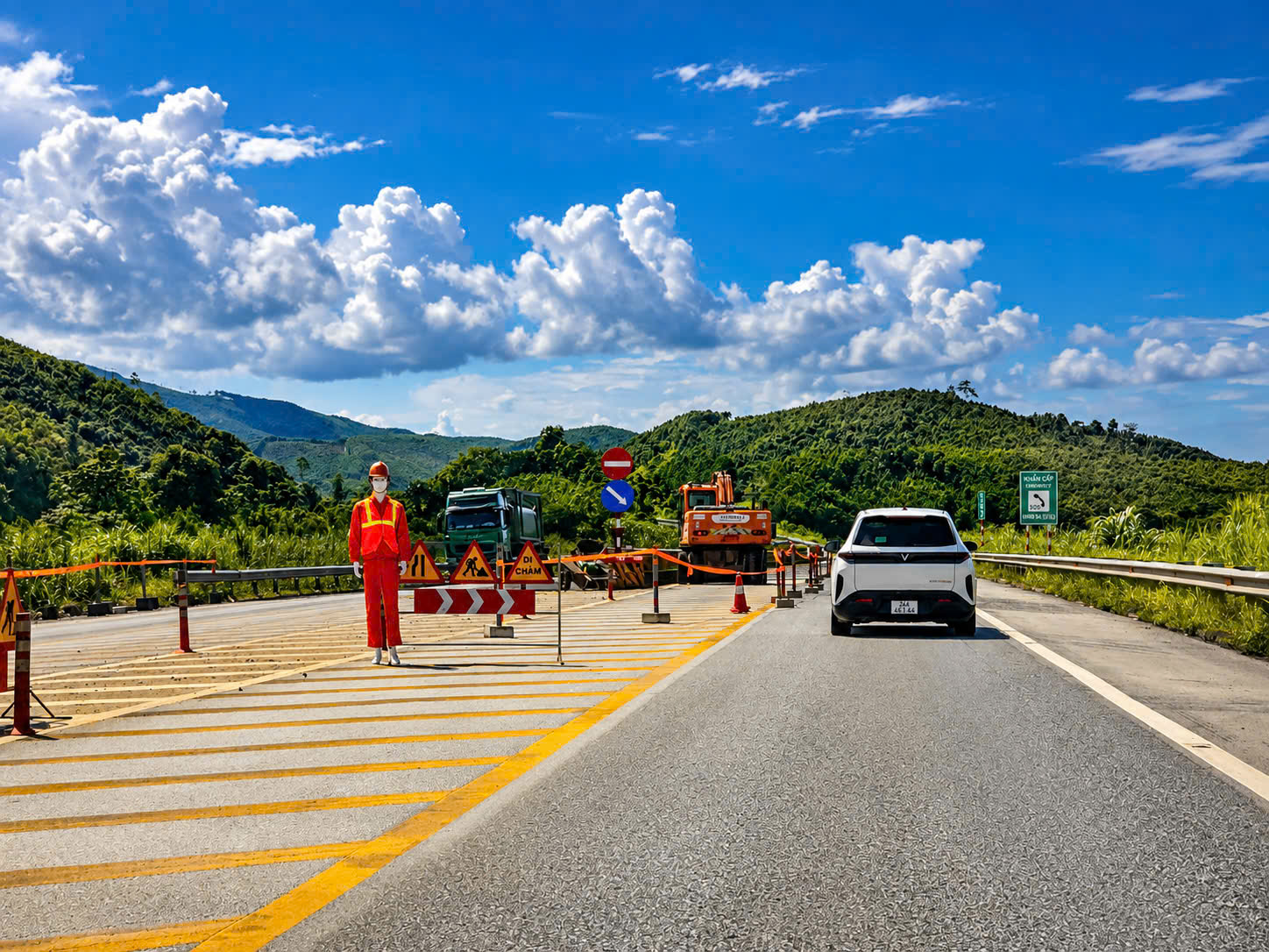 To&agrave;n cảnh đại c&ocirc;ng trường mở rộng cao tốc Nội B&agrave;i - L&agrave;o Cai ra sao? - Ảnh 23.
