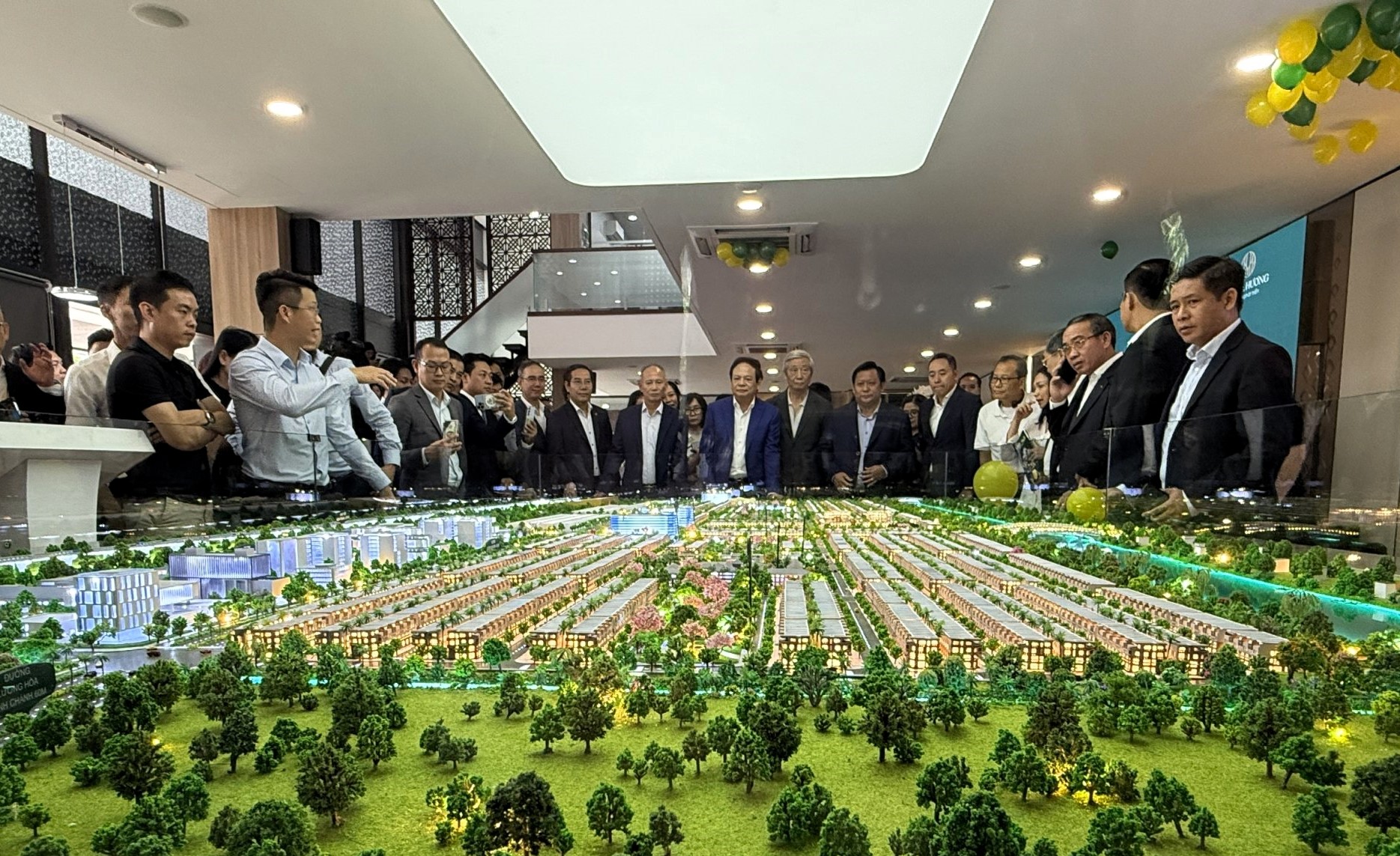 Trung tâm giao dịch bất động sản: Kỳ vọng minh bạch thị trường, kiểm soát giá giao dịch - Ảnh 2.