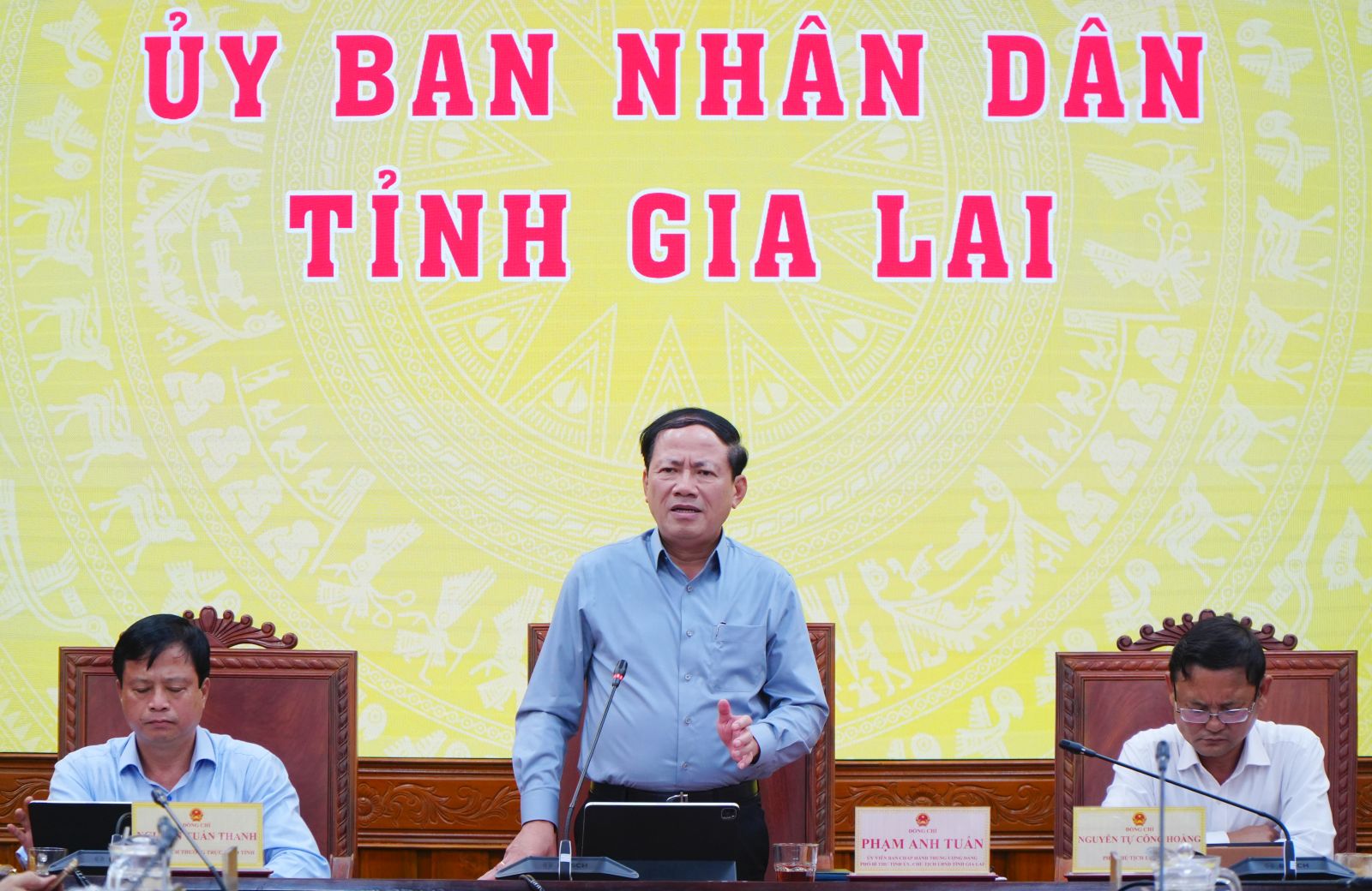 Chủ tịch tỉnh Gia Lai y&ecirc;u cầu cắt giảm thủ tục hỗ trợ doanh nghiệp ph&aacute;t triển 2026 - Ảnh 1.