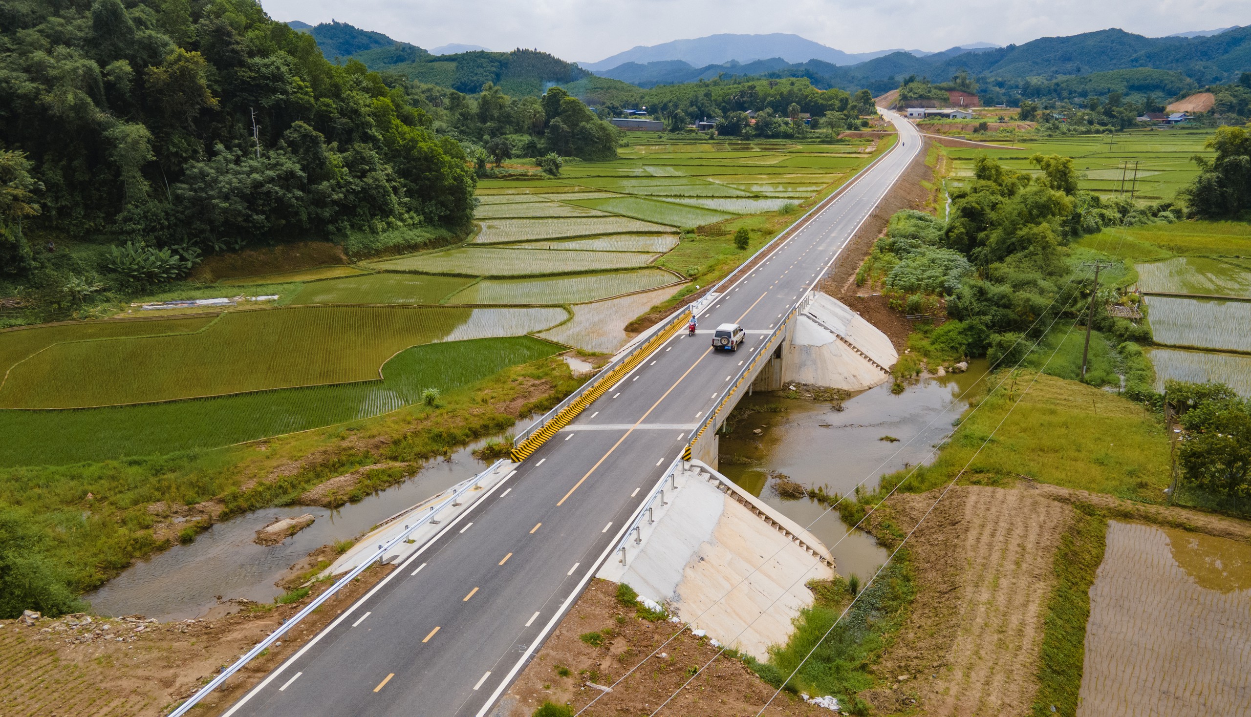 Cận cảnh gần 30km đường Hồ Ch&iacute; Minh qua Th&aacute;i Nguy&ecirc;n, Tuy&ecirc;n Quang sắp đưa v&agrave;o khai th&aacute;c - Ảnh 11.
