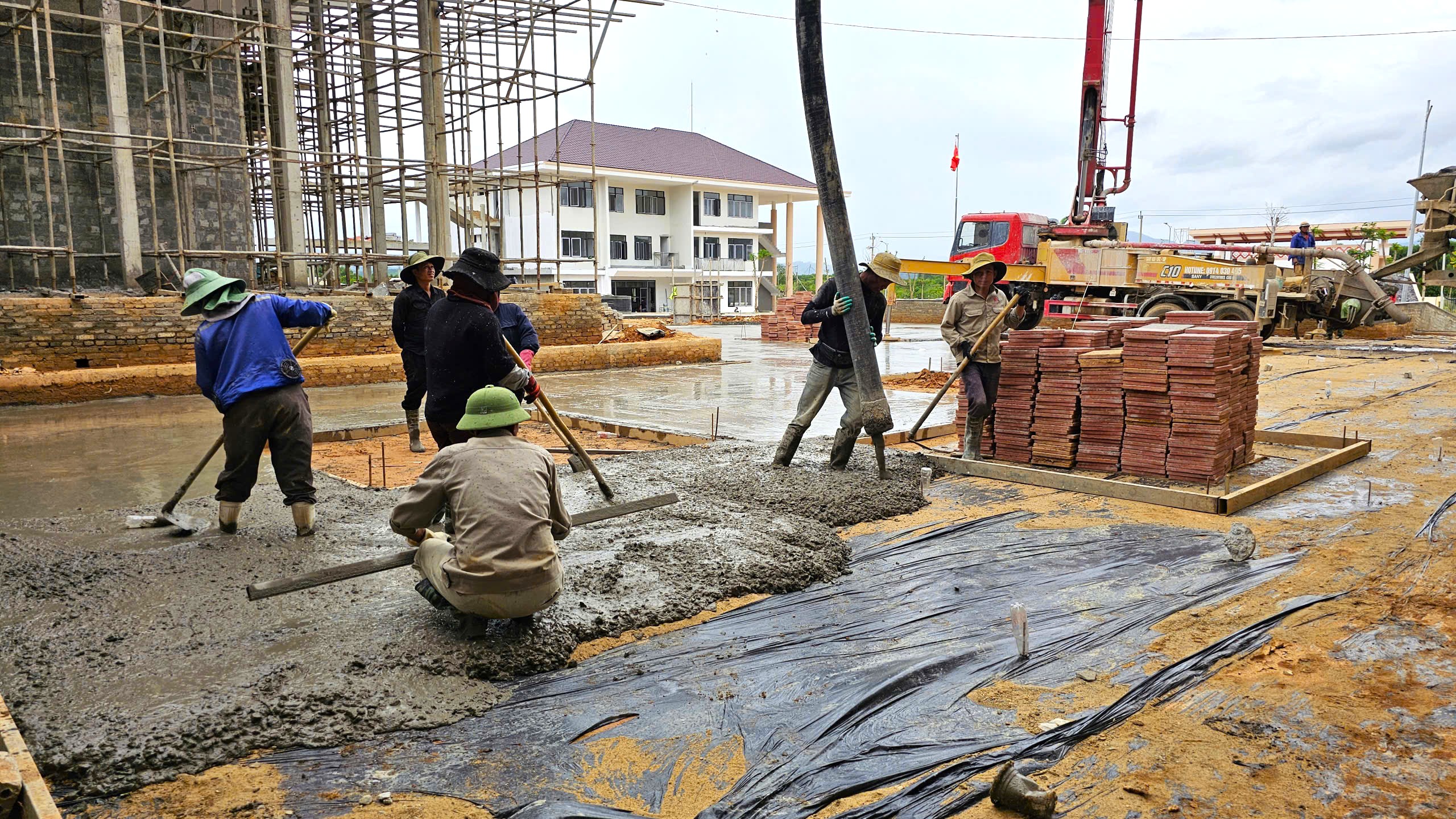 To&agrave;n cảnh trường nội tr&uacute; li&ecirc;n cấp khu vực bi&ecirc;n giới ở Huế trước ng&agrave;y ho&agrave;n th&agrave;nh - Ảnh 6.