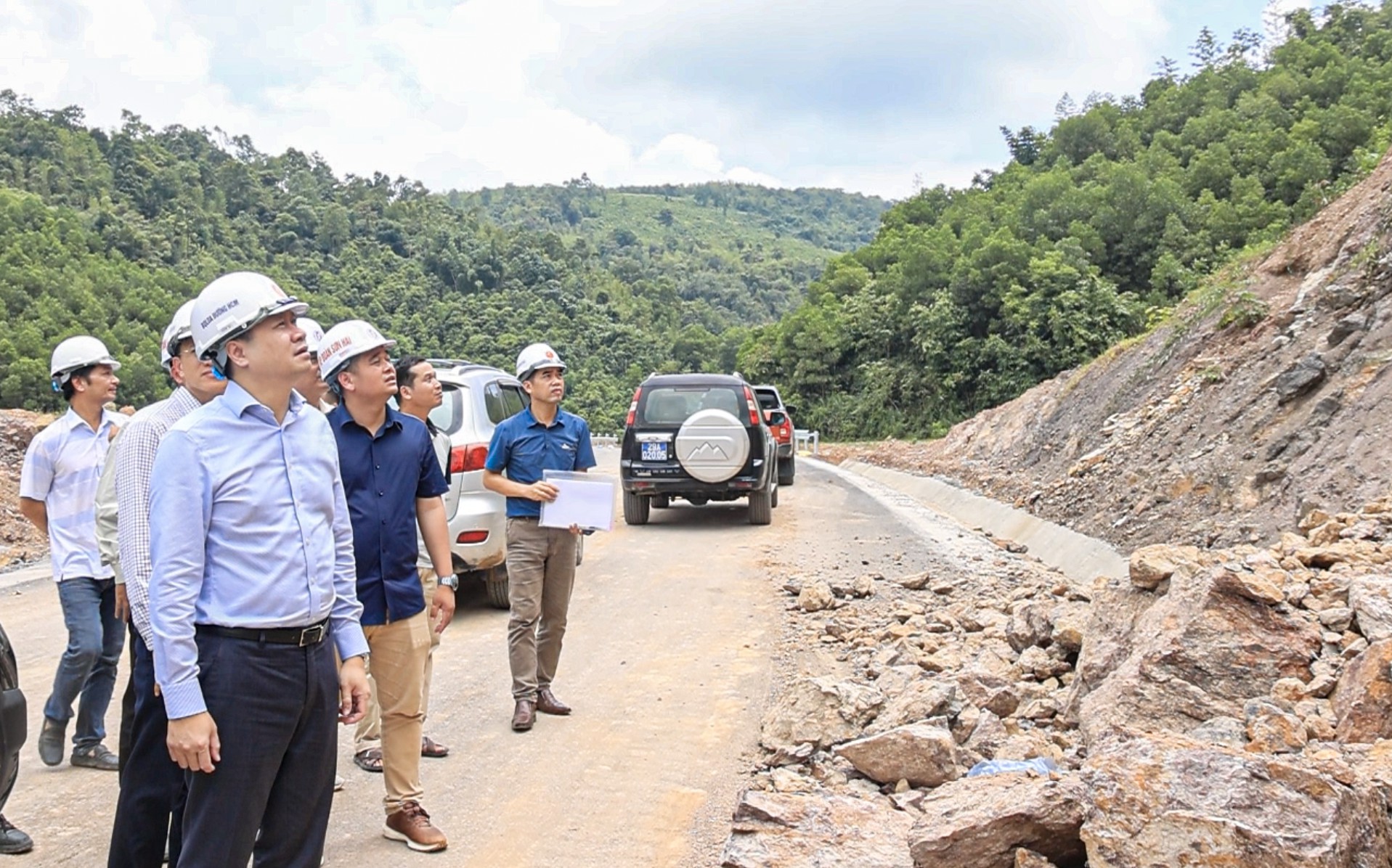 Cận cảnh gần 30km đường Hồ Ch&iacute; Minh qua Th&aacute;i Nguy&ecirc;n, Tuy&ecirc;n Quang sắp đưa v&agrave;o khai th&aacute;c - Ảnh 8.