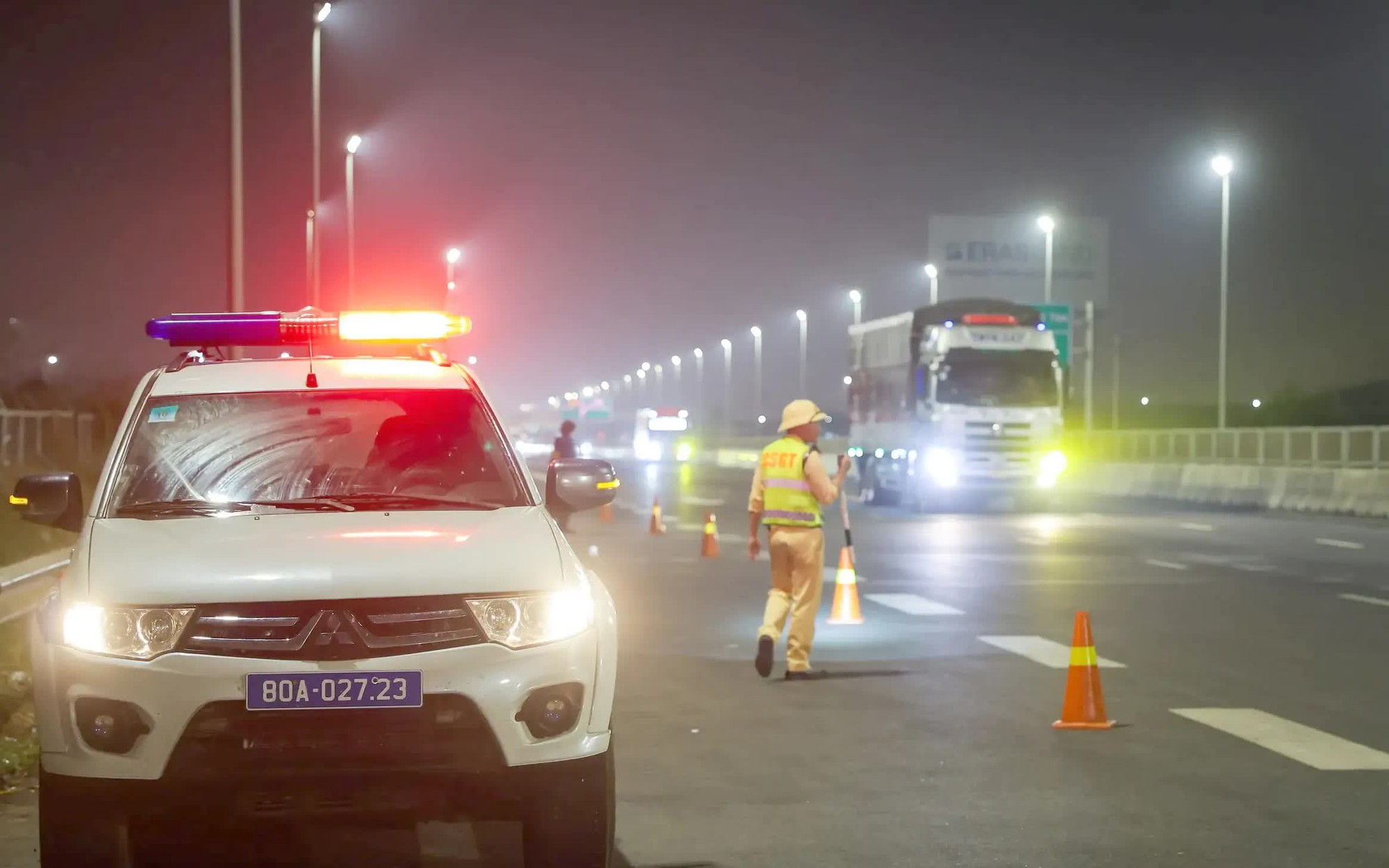 CSGT tăng cường tuần tra, xử l&yacute; nhiều t&agrave;i xế vi phạm tr&ecirc;n cao tốc Bi&ecirc;n H&ograve;a - Vũng T&agrave;u - Ảnh 5.