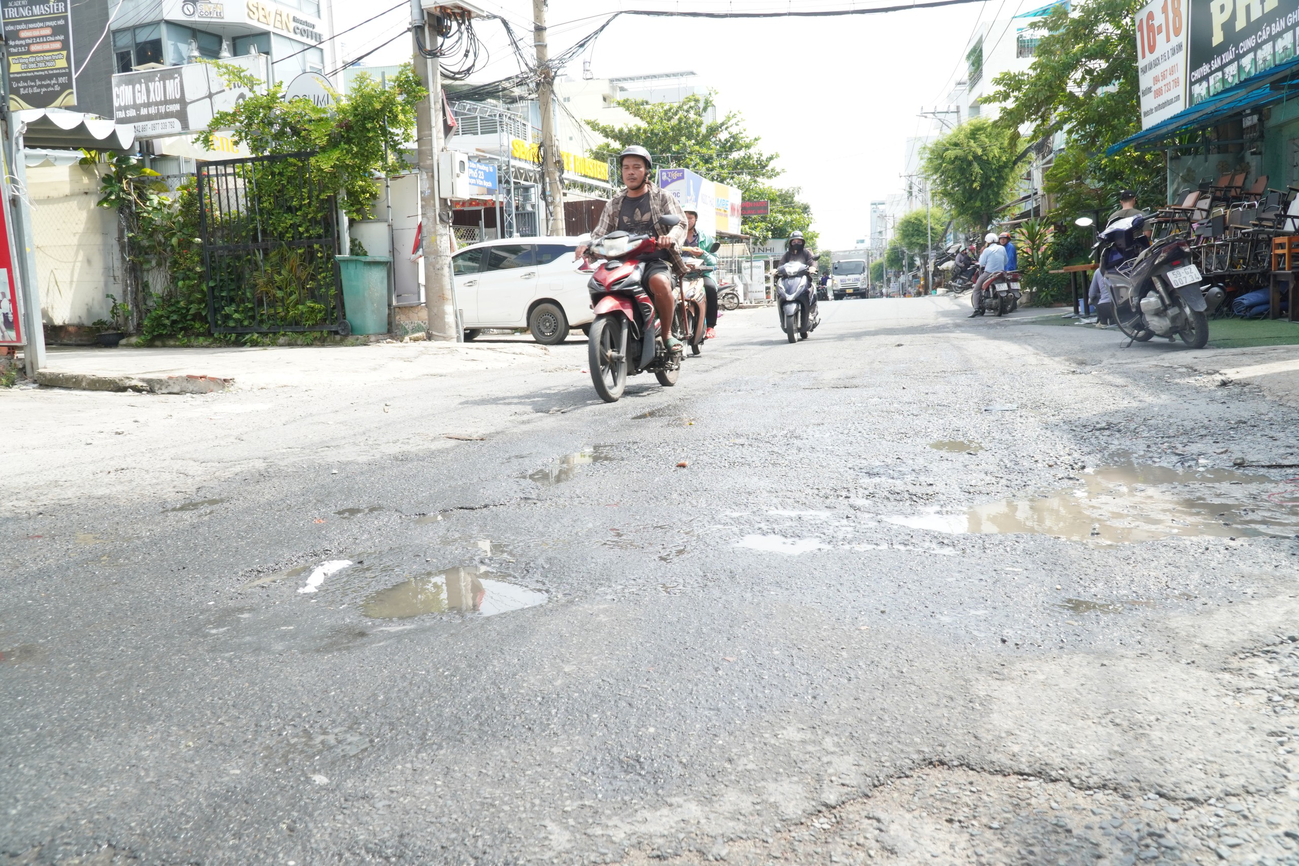 Cận cảnh dự &aacute;n mở rộng đường gần s&acirc;n bay T&acirc;n Sơn Nhất sau 21 năm chưa ho&agrave;n th&agrave;nh - Ảnh 10.