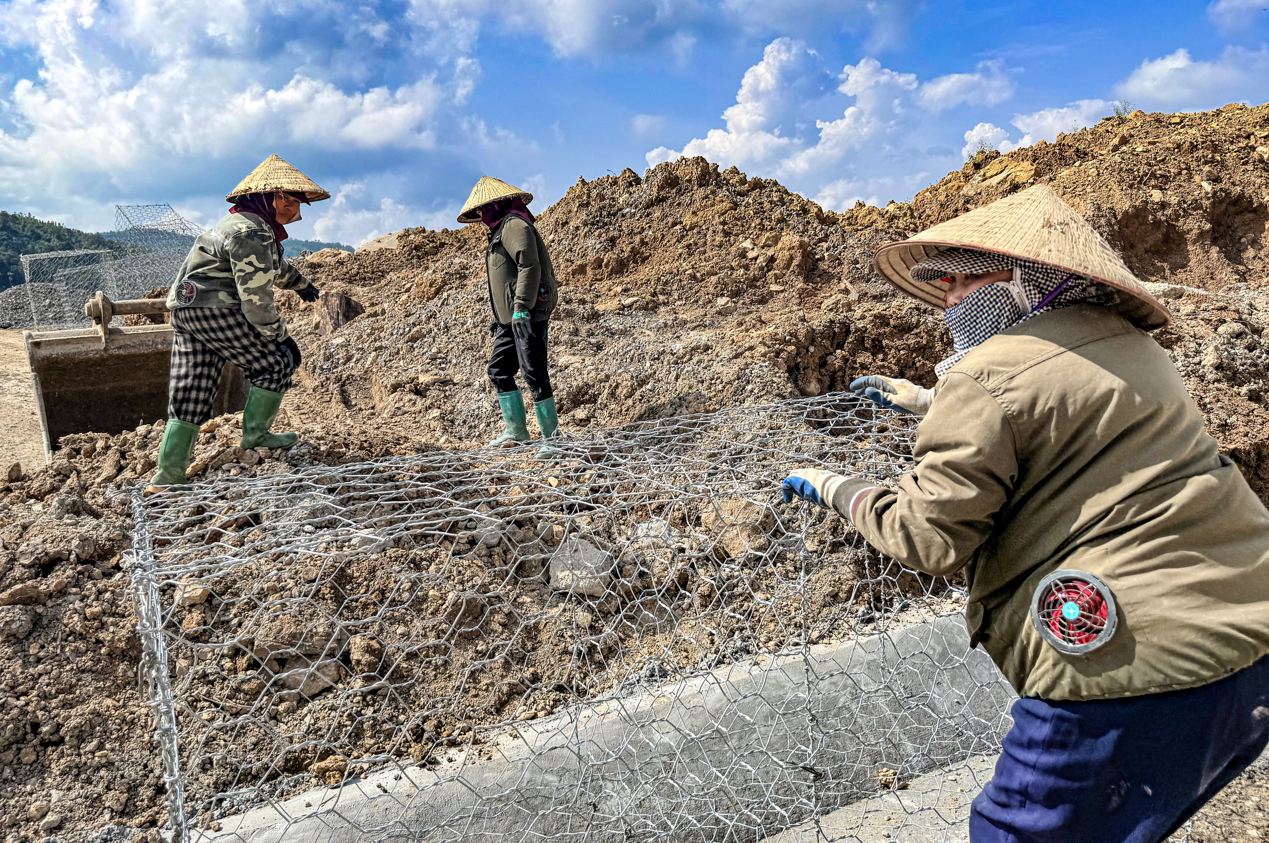 Cận cảnh gần 30km đường Hồ Ch&iacute; Minh qua Th&aacute;i Nguy&ecirc;n, Tuy&ecirc;n Quang sắp đưa v&agrave;o khai th&aacute;c - Ảnh 6.