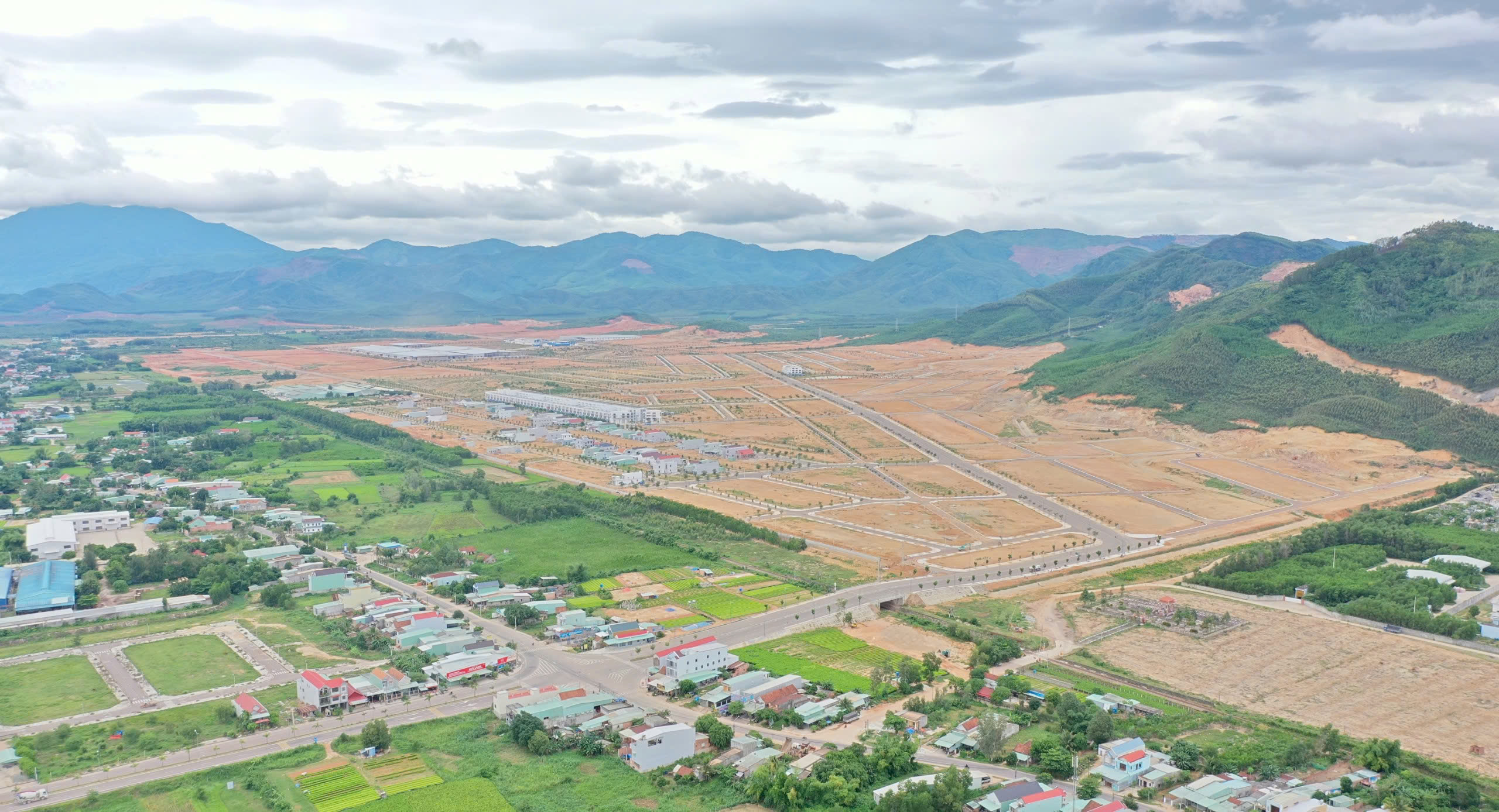 Chủ tịch tỉnh Gia Lai y&ecirc;u cầu cắt giảm thủ tục hỗ trợ doanh nghiệp ph&aacute;t triển 2026 - Ảnh 4.