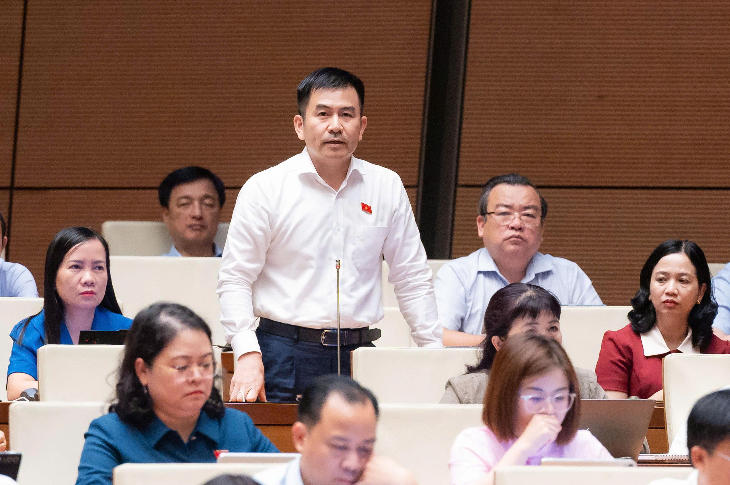 Siết tr&aacute;ch nhiệm nền tảng số, ngăn xuy&ecirc;n tạc ch&iacute;nh s&aacute;ch tr&ecirc;n mạng - Ảnh 1.