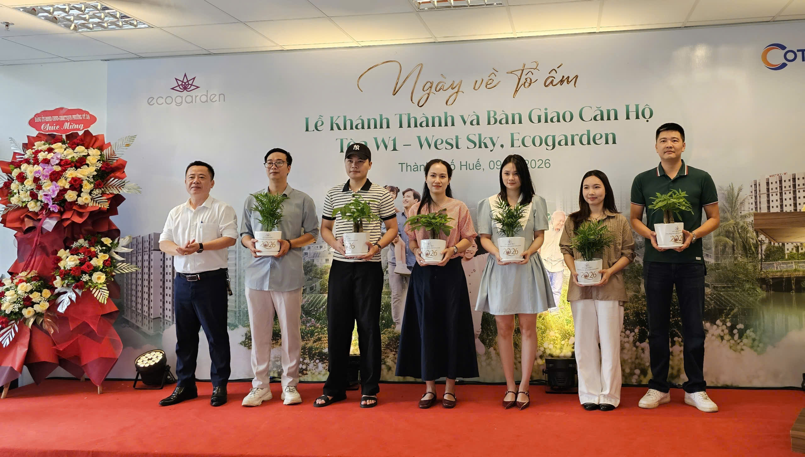 H&agrave;ng trăm người lao động ở Huế h&aacute;o hức nhận nh&agrave; ở x&atilde; hội - Ảnh 4.
