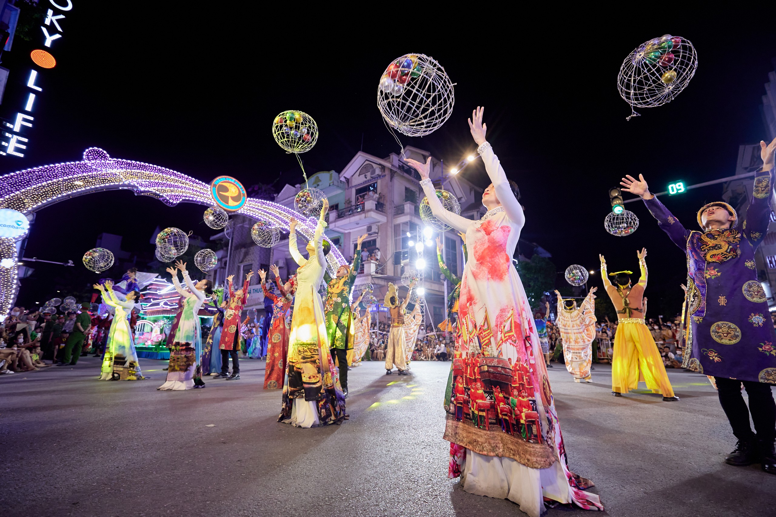 Nghệ An tổ chức Carnival quy m&ocirc; lớn v&agrave; bắn ph&aacute;o hoa tầm cao đ&uacute;ng dịp 19/8 - Ảnh 1.