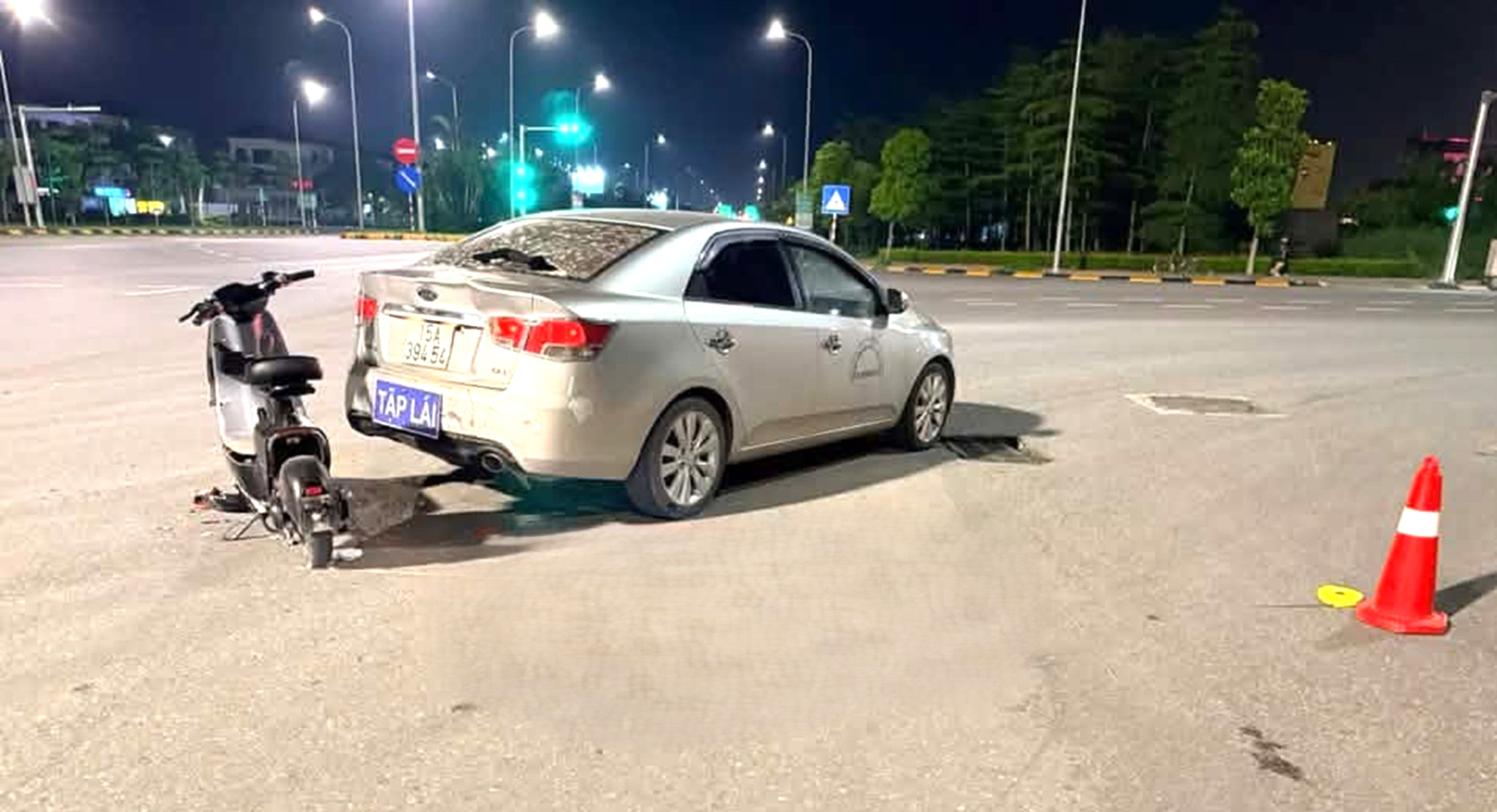 Hải Ph&ograve;ng: Va chạm với &ocirc; t&ocirc; tập l&aacute;i, thiếu ni&ecirc;n 15 tuổi tử vong - Ảnh 1.