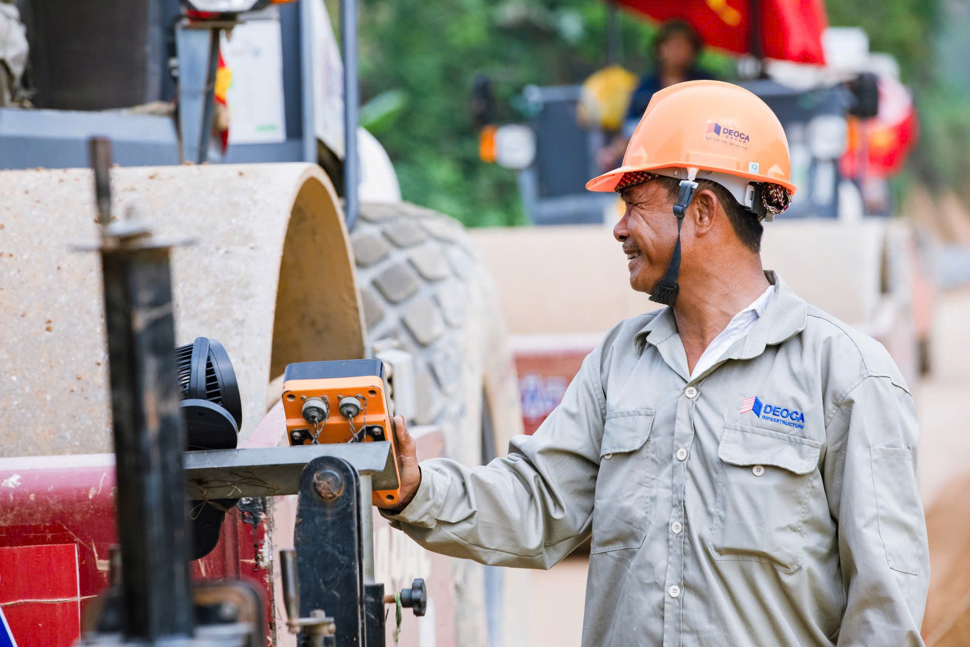 Hối hả đua tiến độ xuy&ecirc;n kỳ nghỉ lễ tr&ecirc;n đại c&ocirc;ng trường cao tốc - Ảnh 9.
