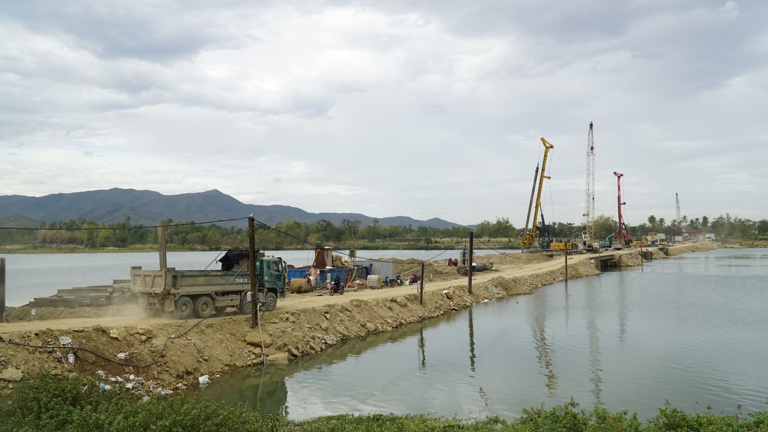 Xuy&ecirc;n lễ tr&ecirc;n c&ocirc;ng trường cao tốc Quy Nhơn - Pleiku , quyết t&acirc;m ho&agrave;n th&agrave;nh sớm - Ảnh 12.