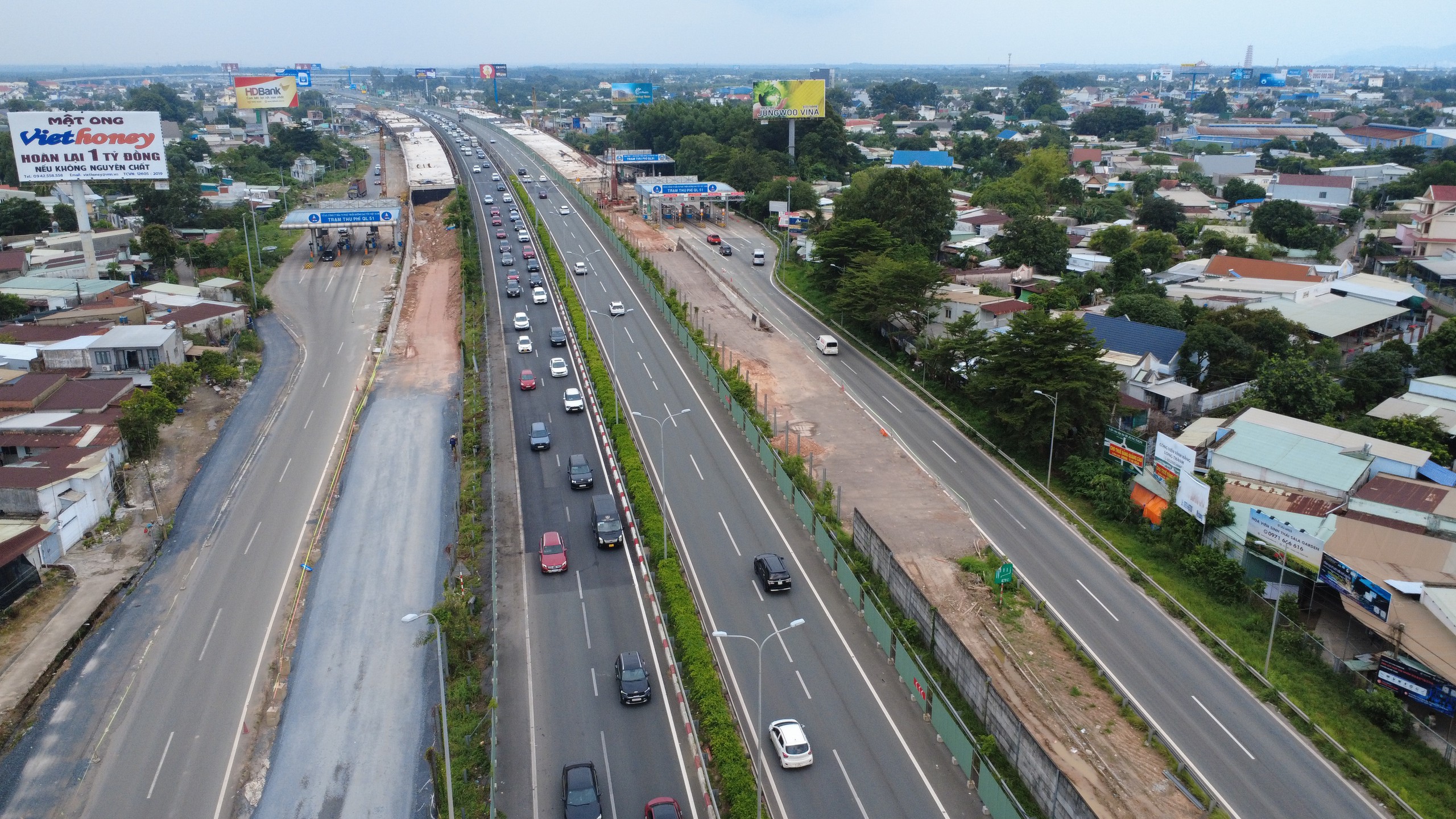 Người d&acirc;n kết th&uacute;c kỳ nghỉ sớm, cao tốc hướng về TP.HCM xảy ra &ugrave;n tắc - Ảnh 2.