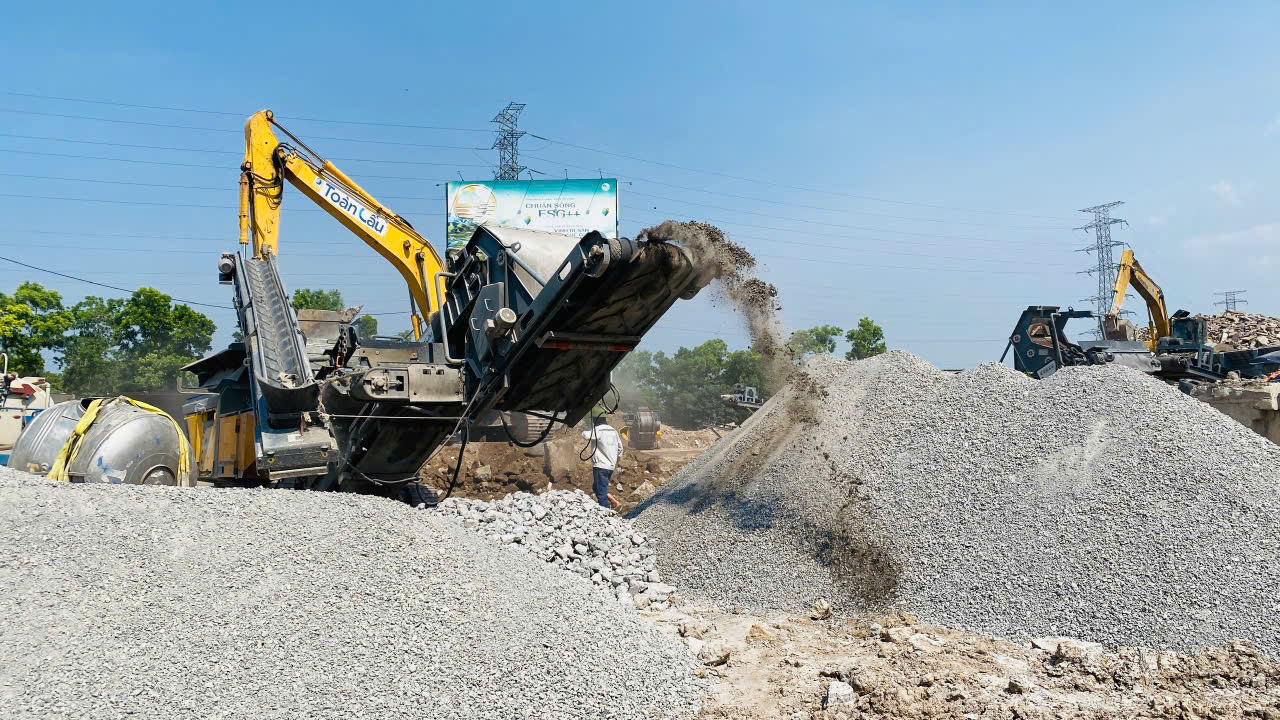 H&agrave; Nội c&ocirc;ng khai 81 vị tr&iacute; tập kết tạm đất đ&agrave;o, b&ugrave;n thải, chất thải x&acirc;y dựng- Ảnh 1.
