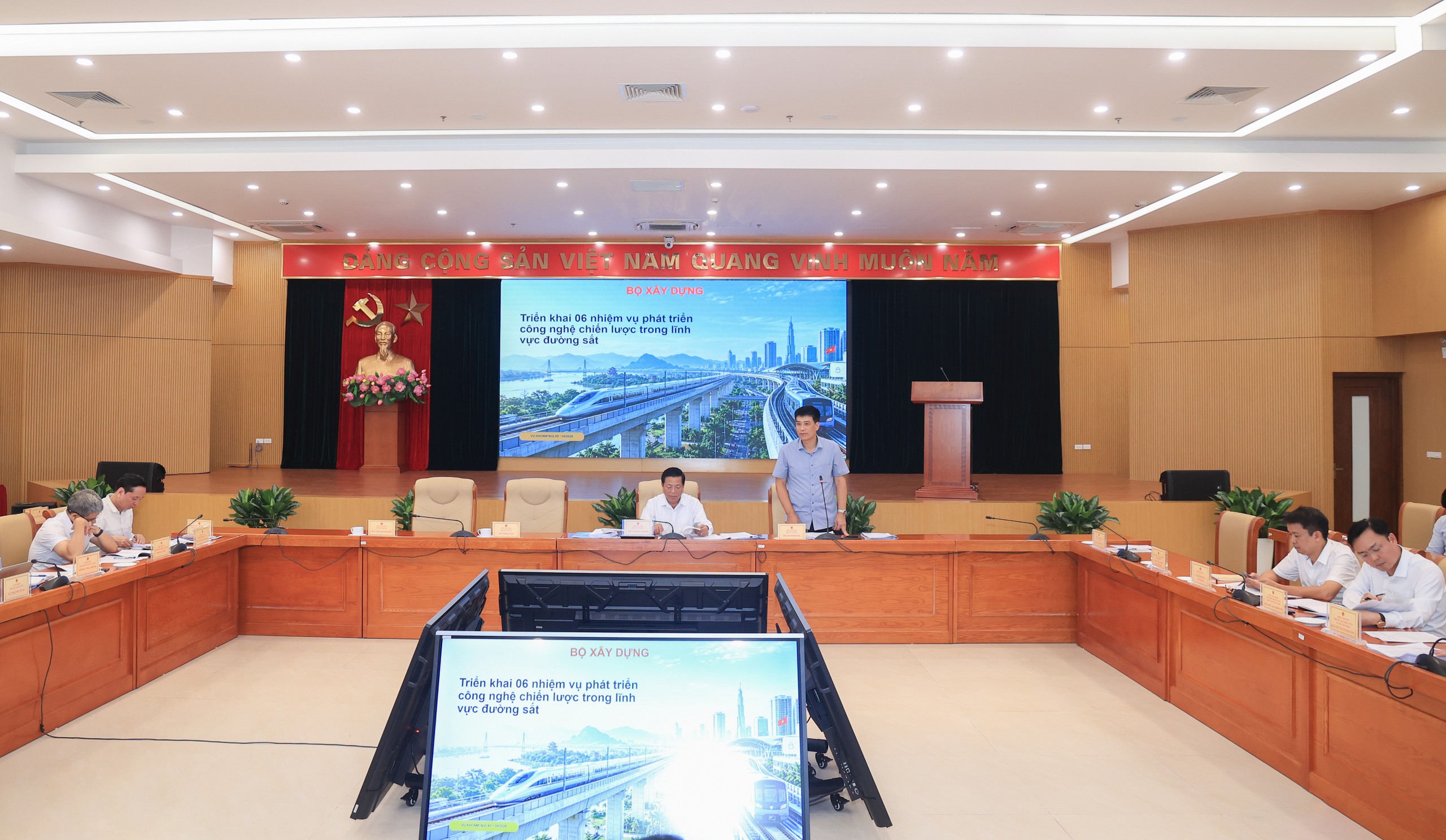 Bộ trưởng Trần Hồng Minh: Th&uacute;c đẩy ph&aacute;t triển c&ocirc;ng nghệ chiến lược lĩnh vực đường sắt  - Ảnh 3.