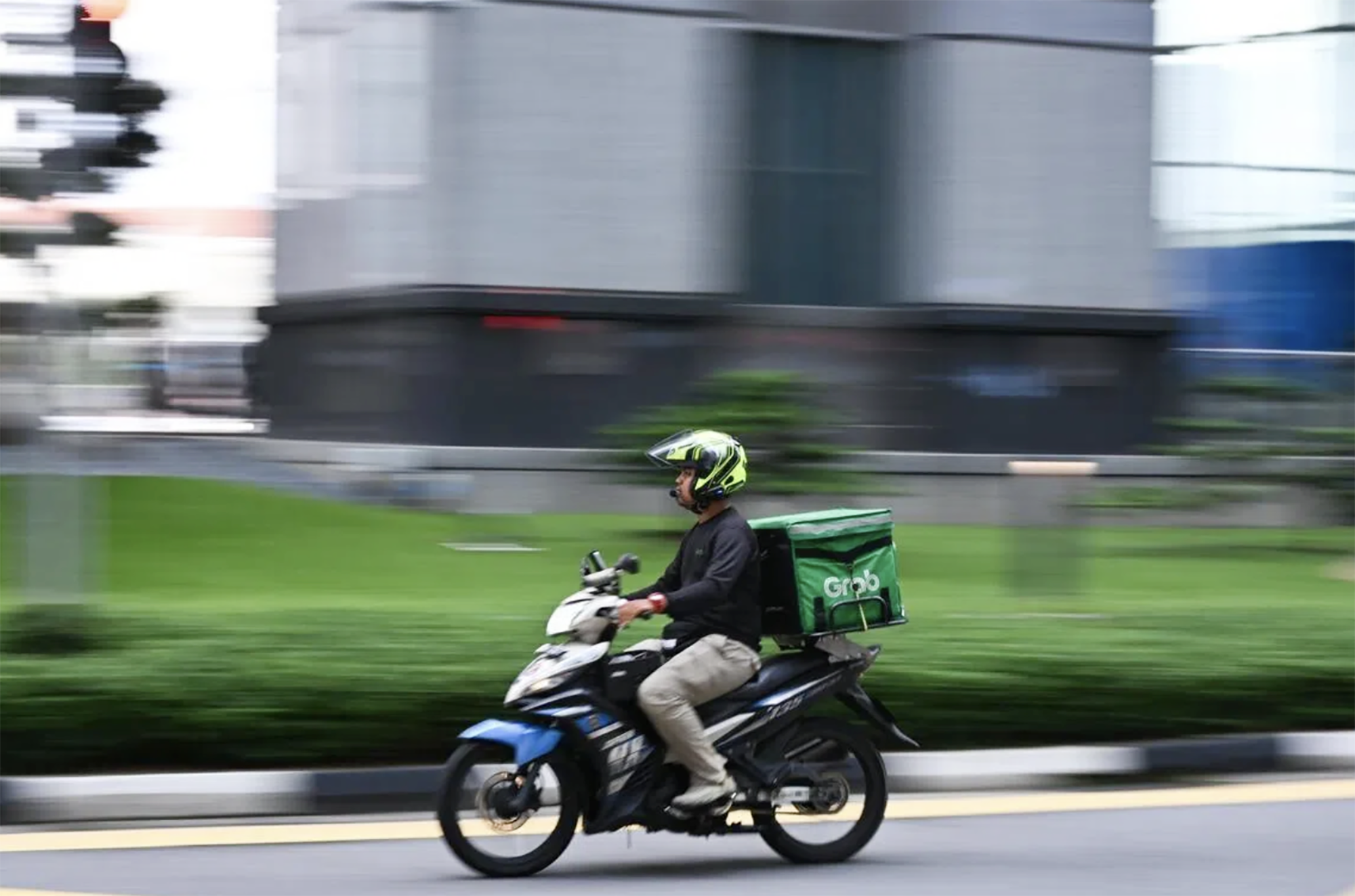 Singapore: &Aacute;p lực chạy đơn của t&agrave;i xế xe c&ocirc;ng nghệ - Ảnh 1.