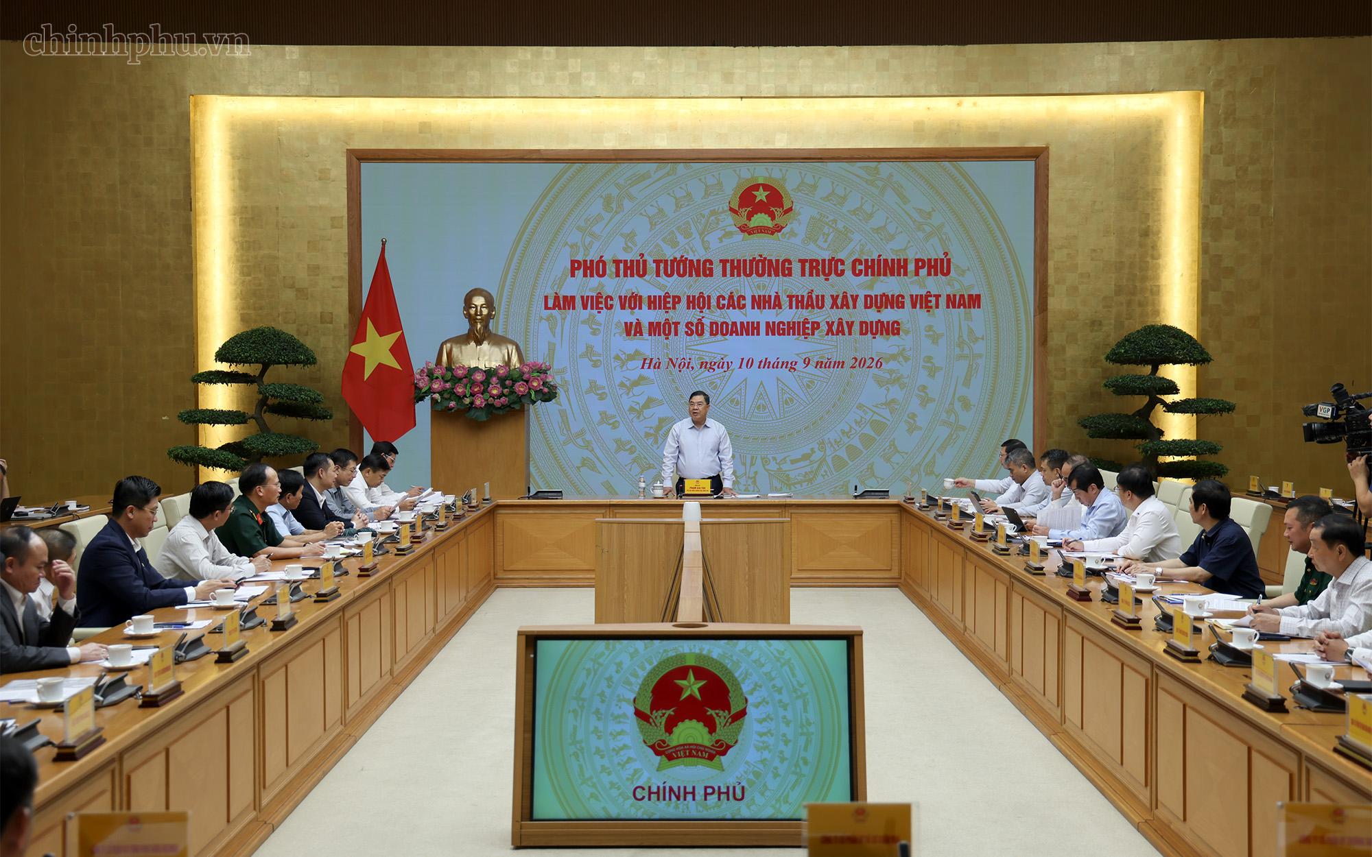 Ph&oacute; Thủ tướng Thường trực y&ecirc;u cầu xử l&yacute; thực chất c&aacute;c kiến nghị của doanh nghiệp x&acirc;y dựng- Ảnh 1.