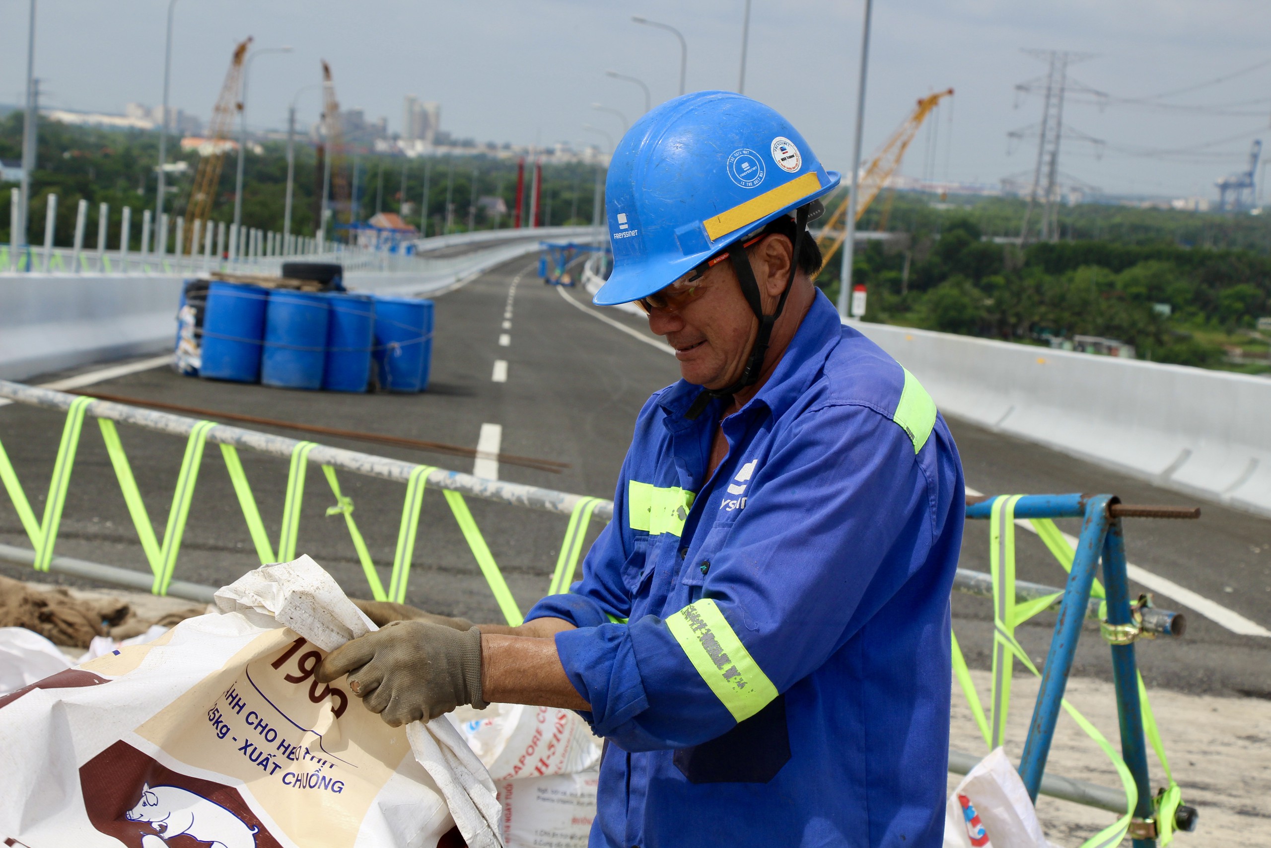 Cầu Phước Kh&aacute;nh nối Đồng Nai - TP.HCM tăng tốc thi c&ocirc;ng để đưa v&agrave;o khai th&aacute;c cuối th&aacute;ng 9- Ảnh 7.