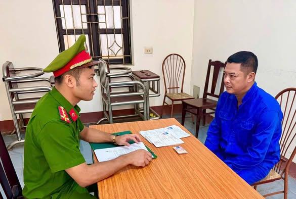Ph&uacute; Thọ: Khởi tố đối tượng sử dụng giấy ph&eacute;p l&aacute;i xe giả để l&aacute;i thu&ecirc; - Ảnh 1.