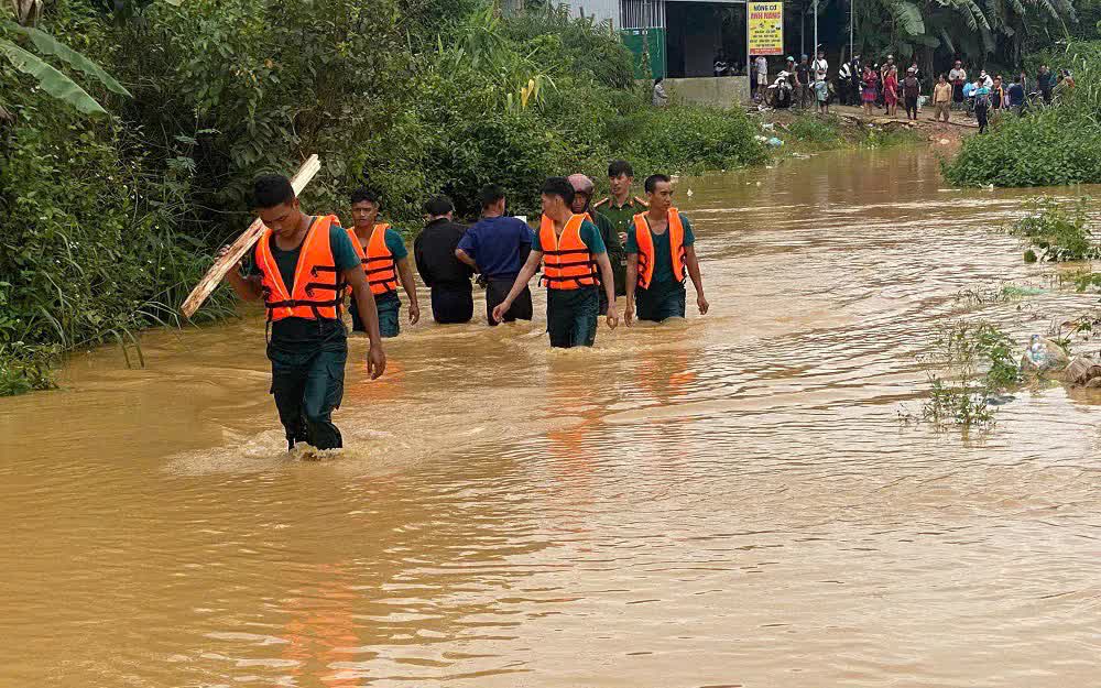 Hơn 2.100 học sinh Lâm Đồng được tuyên truyền pháp luật, an toàn giao thông- Ảnh 3.