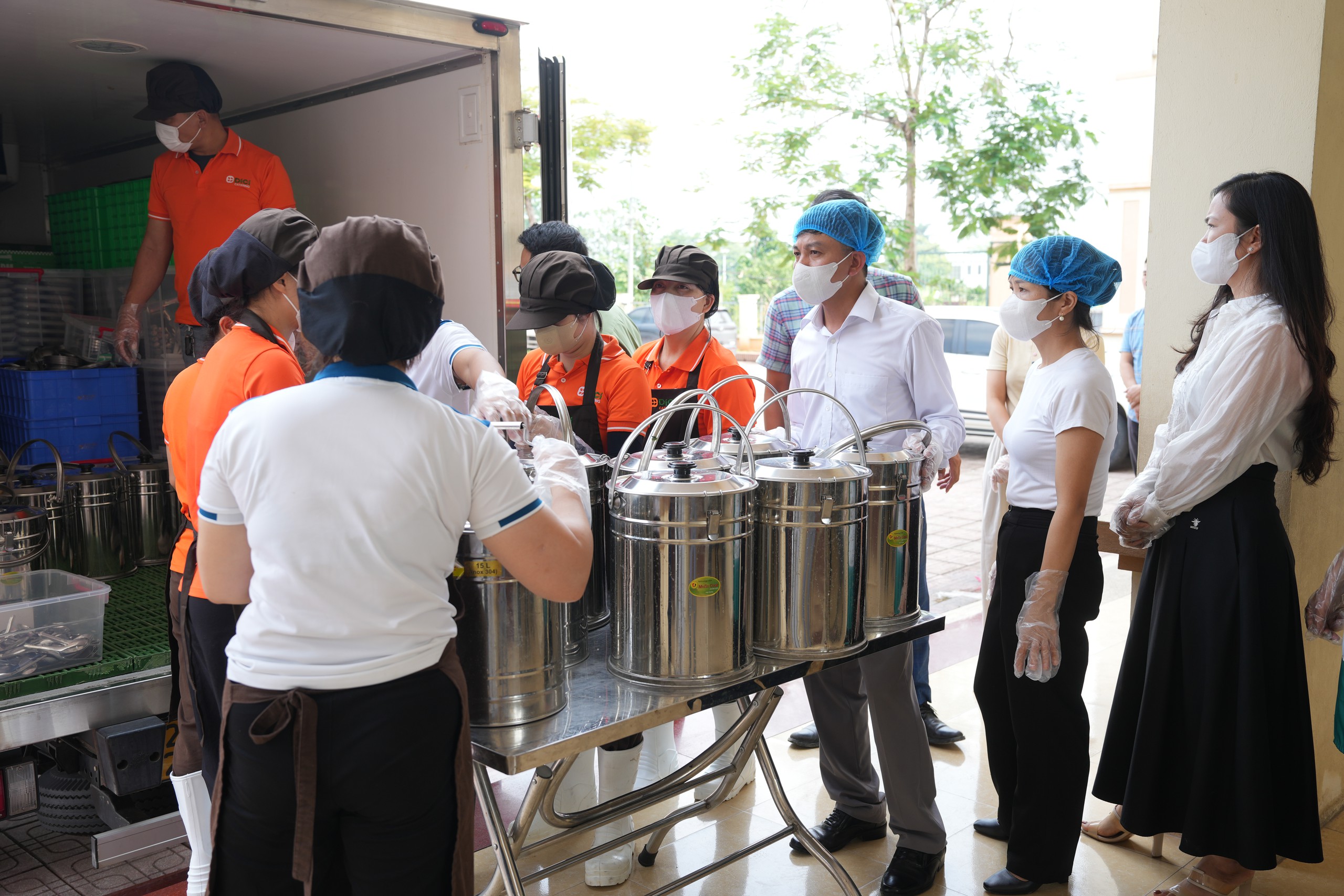 Thay nh&agrave; cung cấp suất ăn b&aacute;n tr&uacute; cho trường Tiểu học Kim B&agrave;i- Ảnh 4.