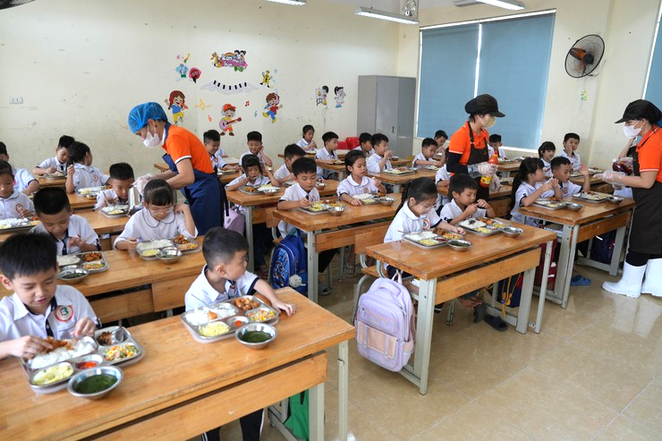 Thay nh&agrave; cung cấp suất ăn b&aacute;n tr&uacute; cho trường Tiểu học Kim B&agrave;i- Ảnh 1.