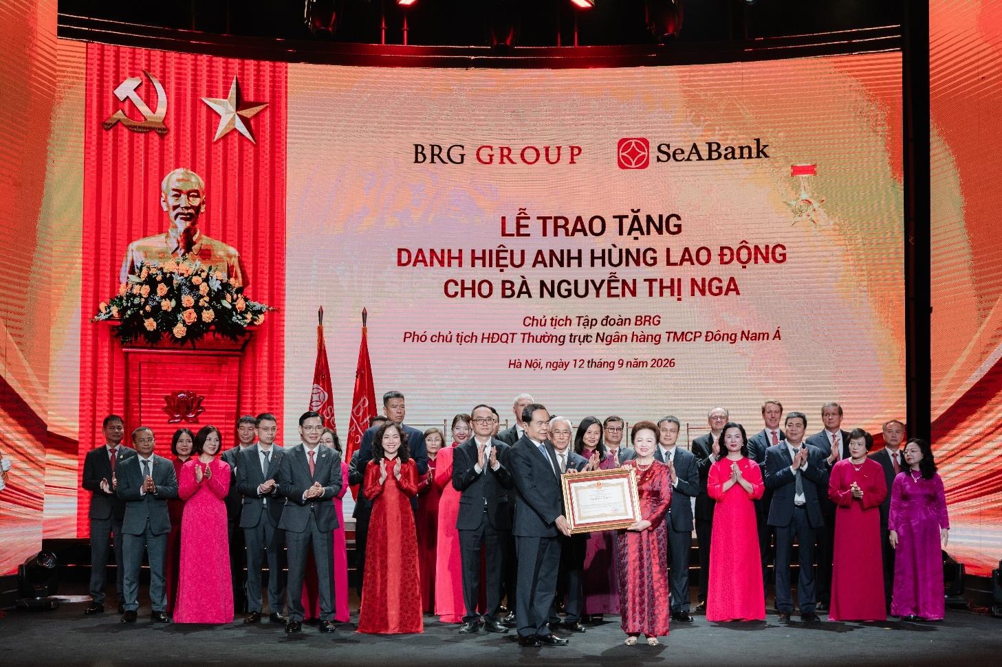 Chủ tịch Tập đo&agrave;n BRG Nguyễn Thị Nga nhận danh hiệu Anh h&ugrave;ng Lao động thời kỳ đổi mới- Ảnh 1.