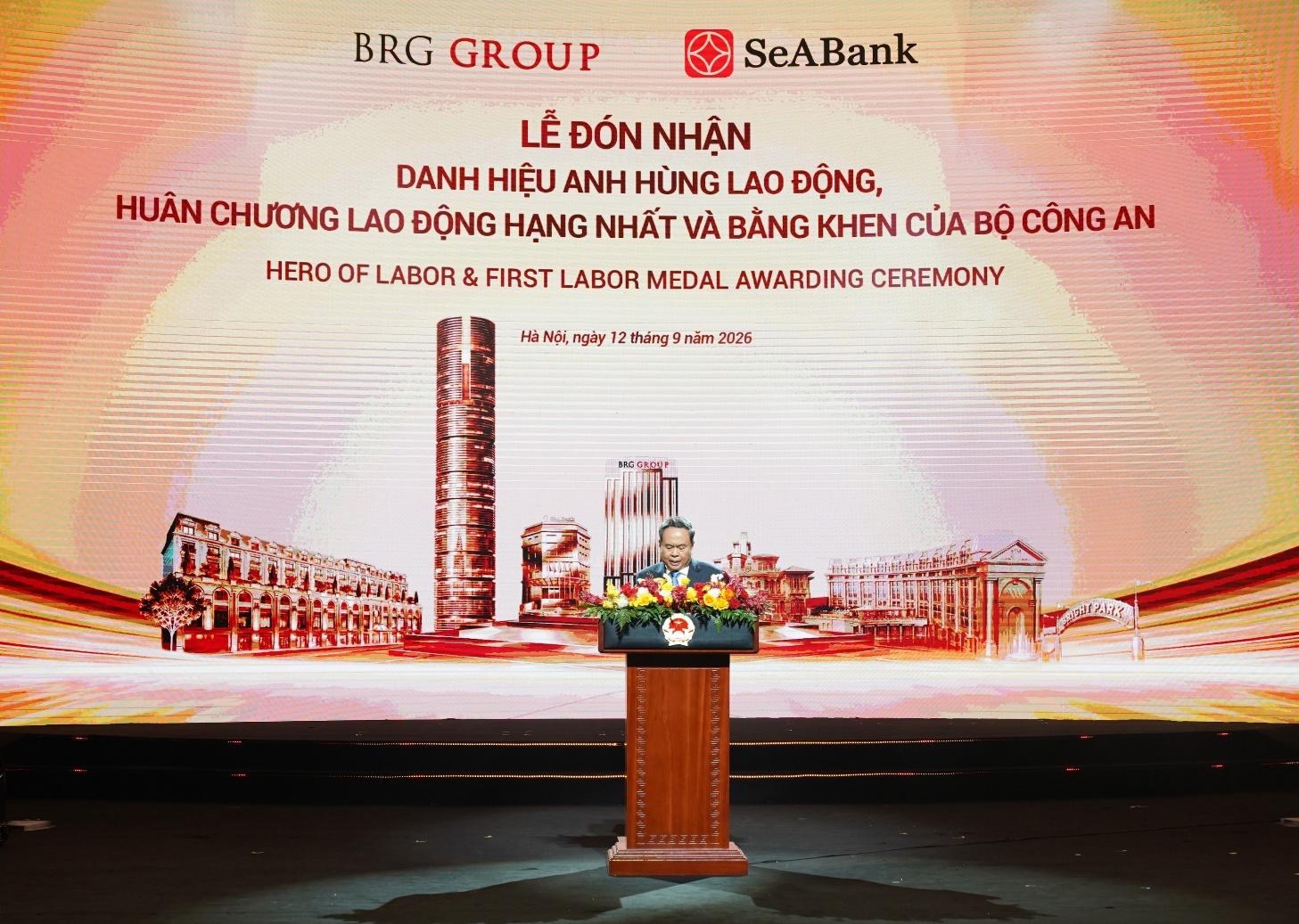 Chủ tịch Tập đo&agrave;n BRG Nguyễn Thị Nga nhận danh hiệu Anh h&ugrave;ng Lao động thời kỳ đổi mới- Ảnh 2.