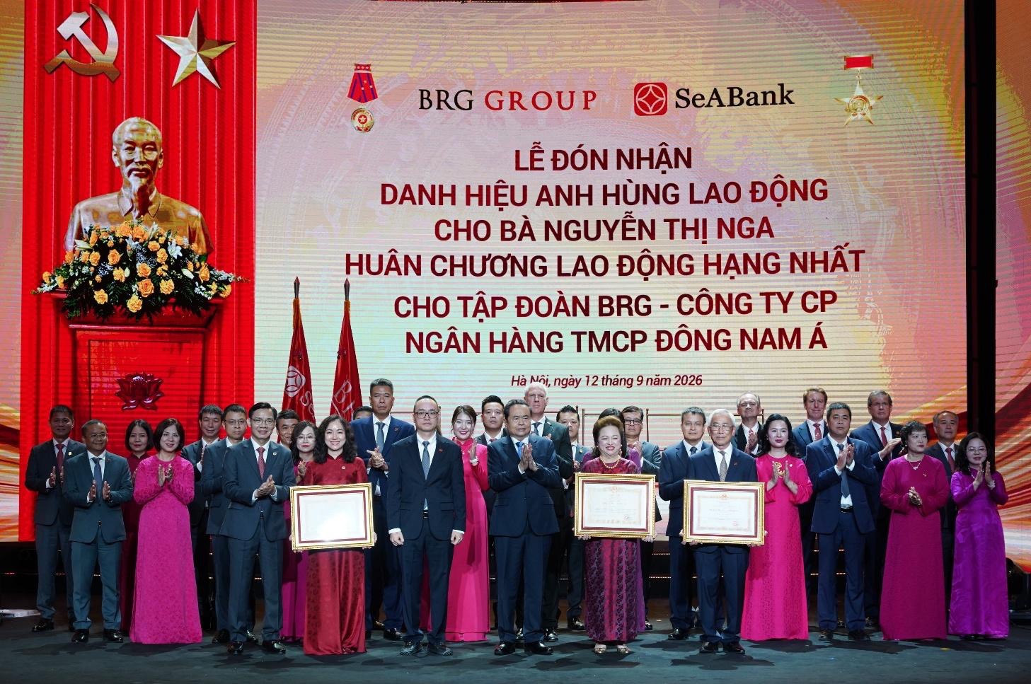 Chủ tịch Tập đo&agrave;n BRG Nguyễn Thị Nga nhận danh hiệu Anh h&ugrave;ng Lao động thời kỳ đổi mới- Ảnh 3.